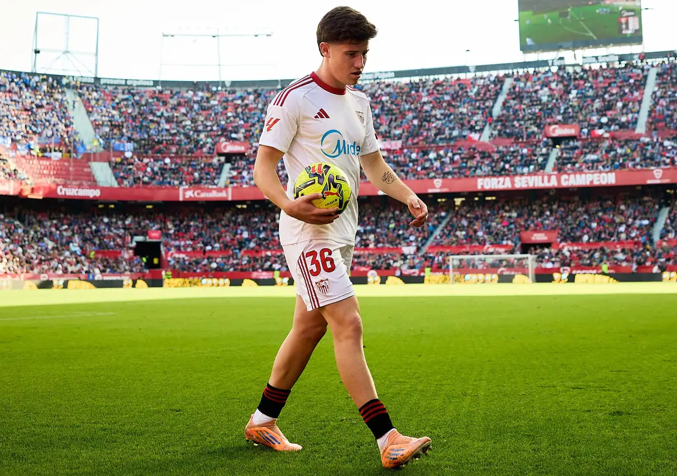 Oso, uno de los canteranos de oro del Sevilla esta temporada.