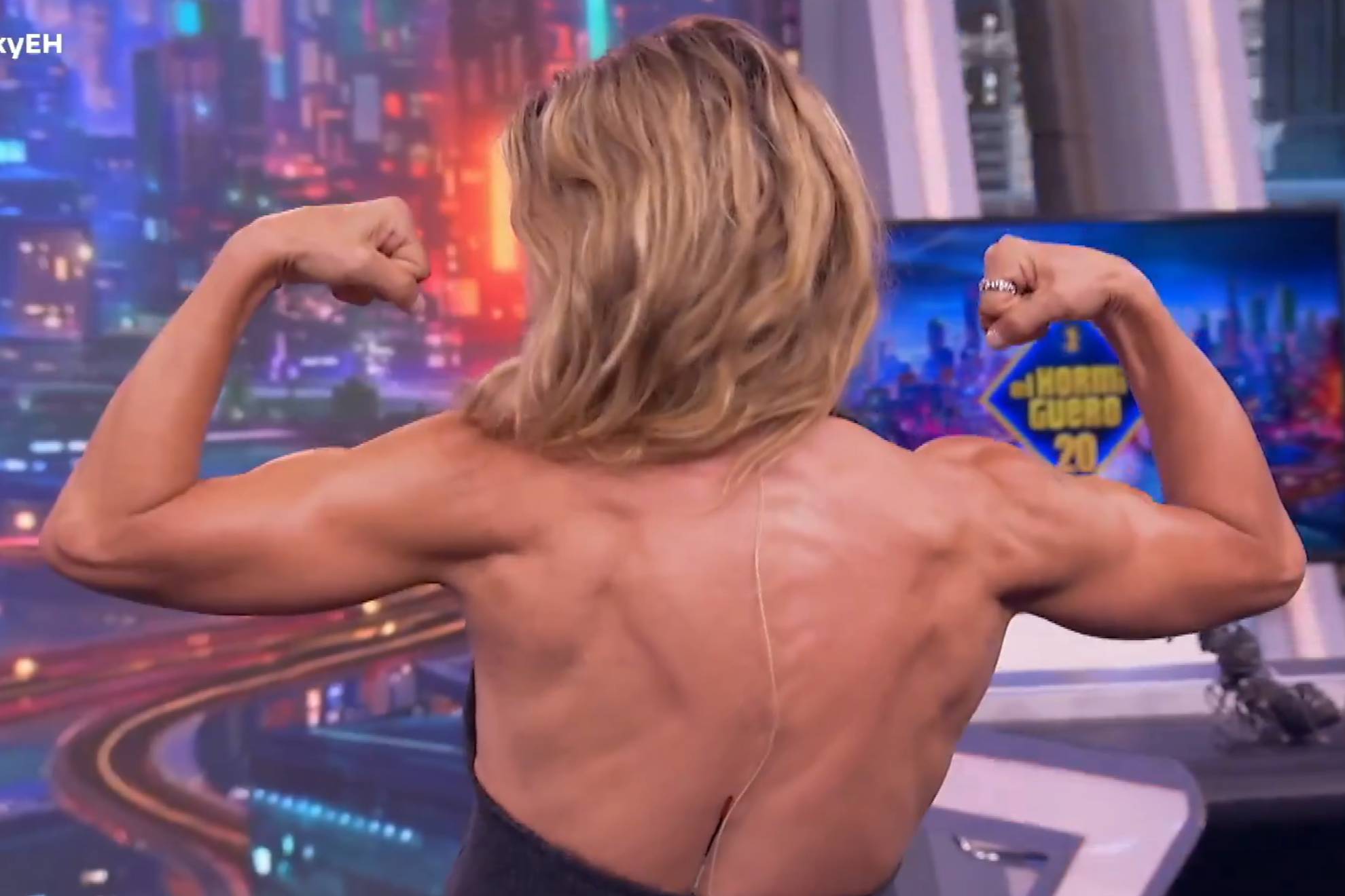 Elsa Pataky enseña su espalda y presume de musculatura en 'El Hormiguero'