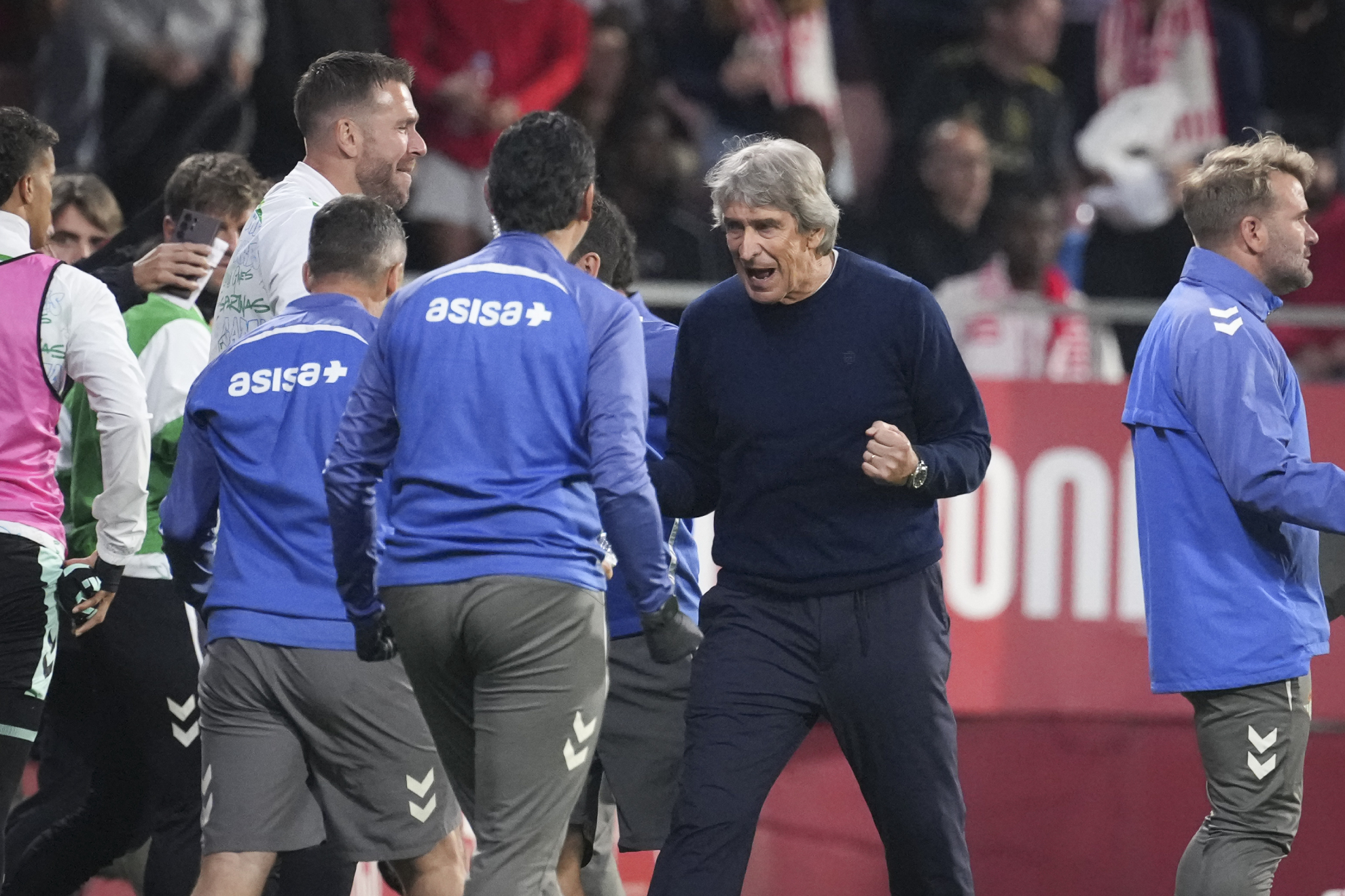Pellegrini celebra un gol en Montilivi
