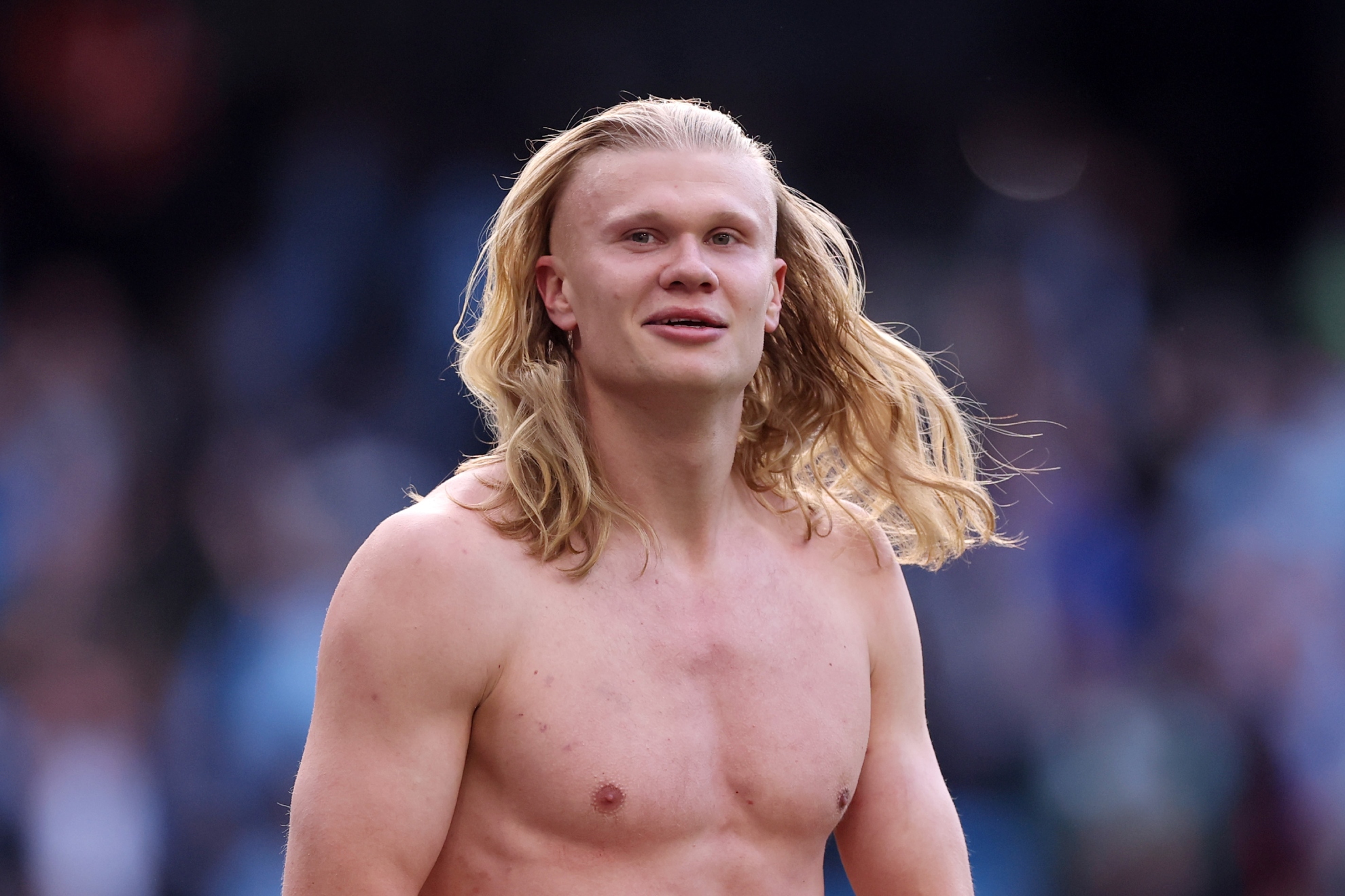 Erling Haaland posa con la melena al viento tras el partido ante el Arsenal.