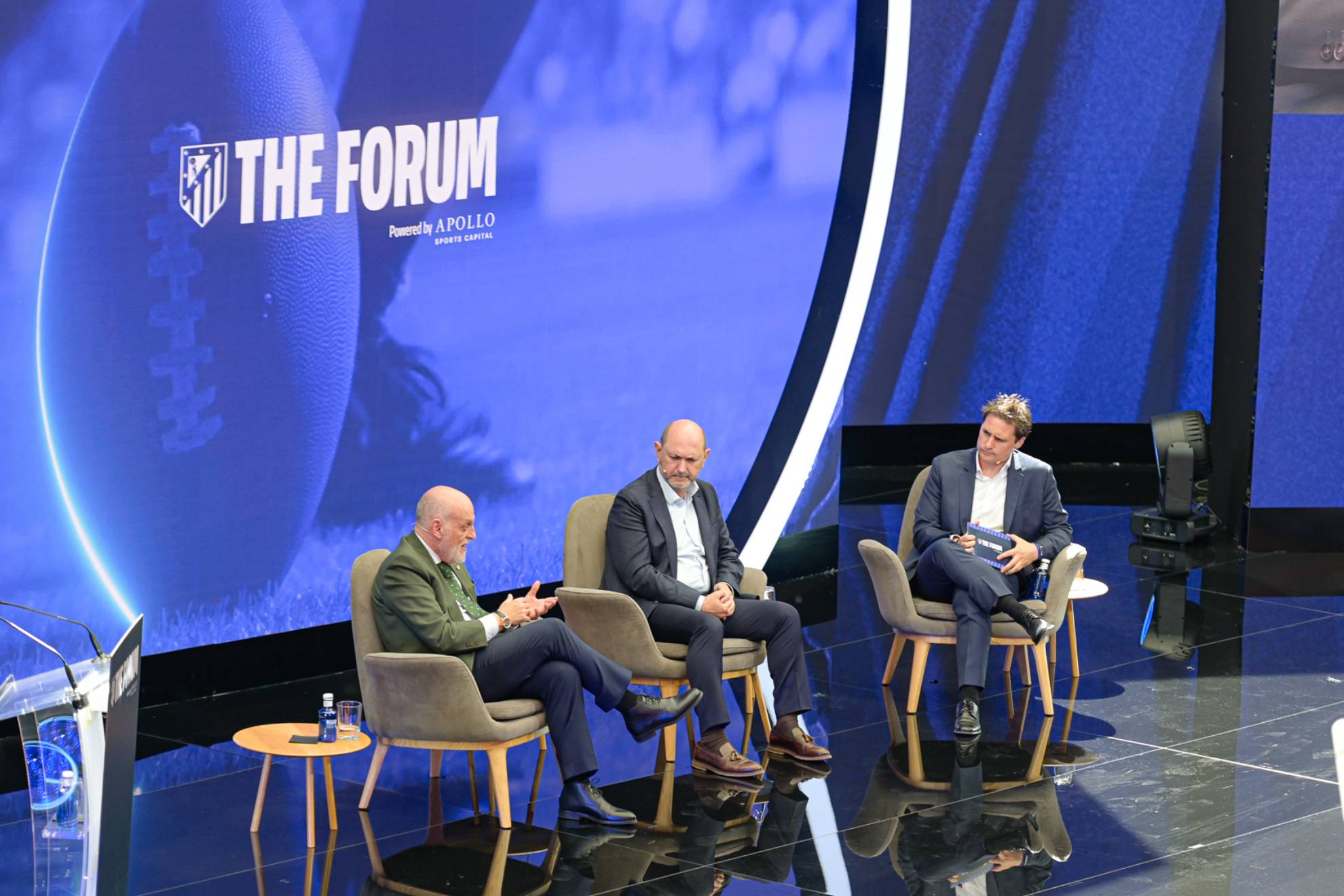 Louzán y Tebas, durante la conferencia en The Forum organizado por el Atlético y el fondo Apollo