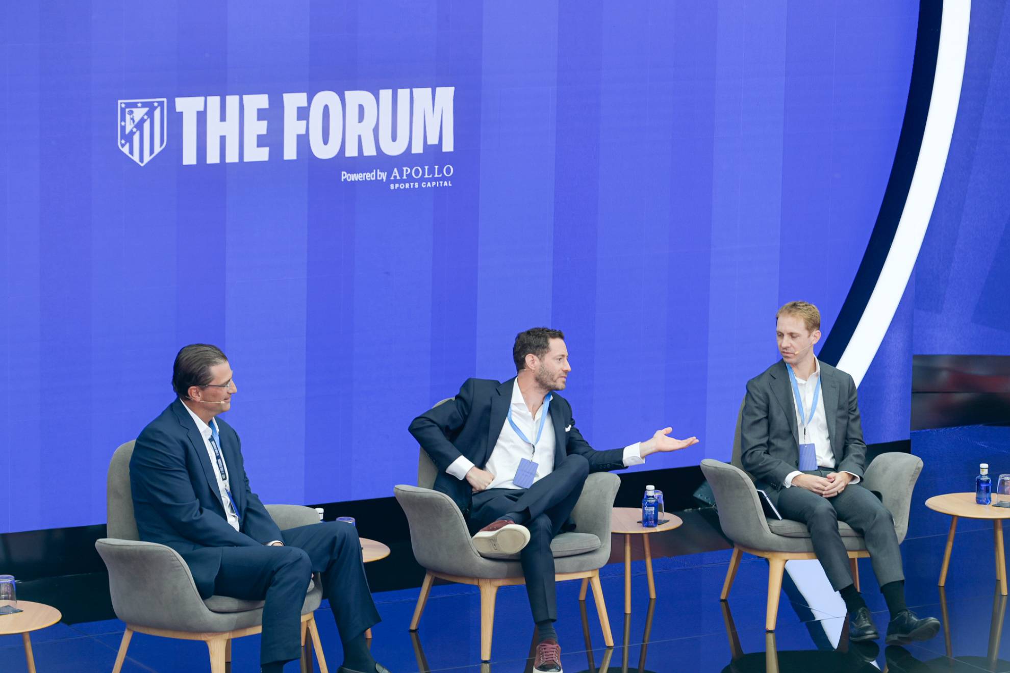 Rob Givone, Antoine Bonnier y Ben Enowitz debaten sobre fondos de inversión en el deporte.