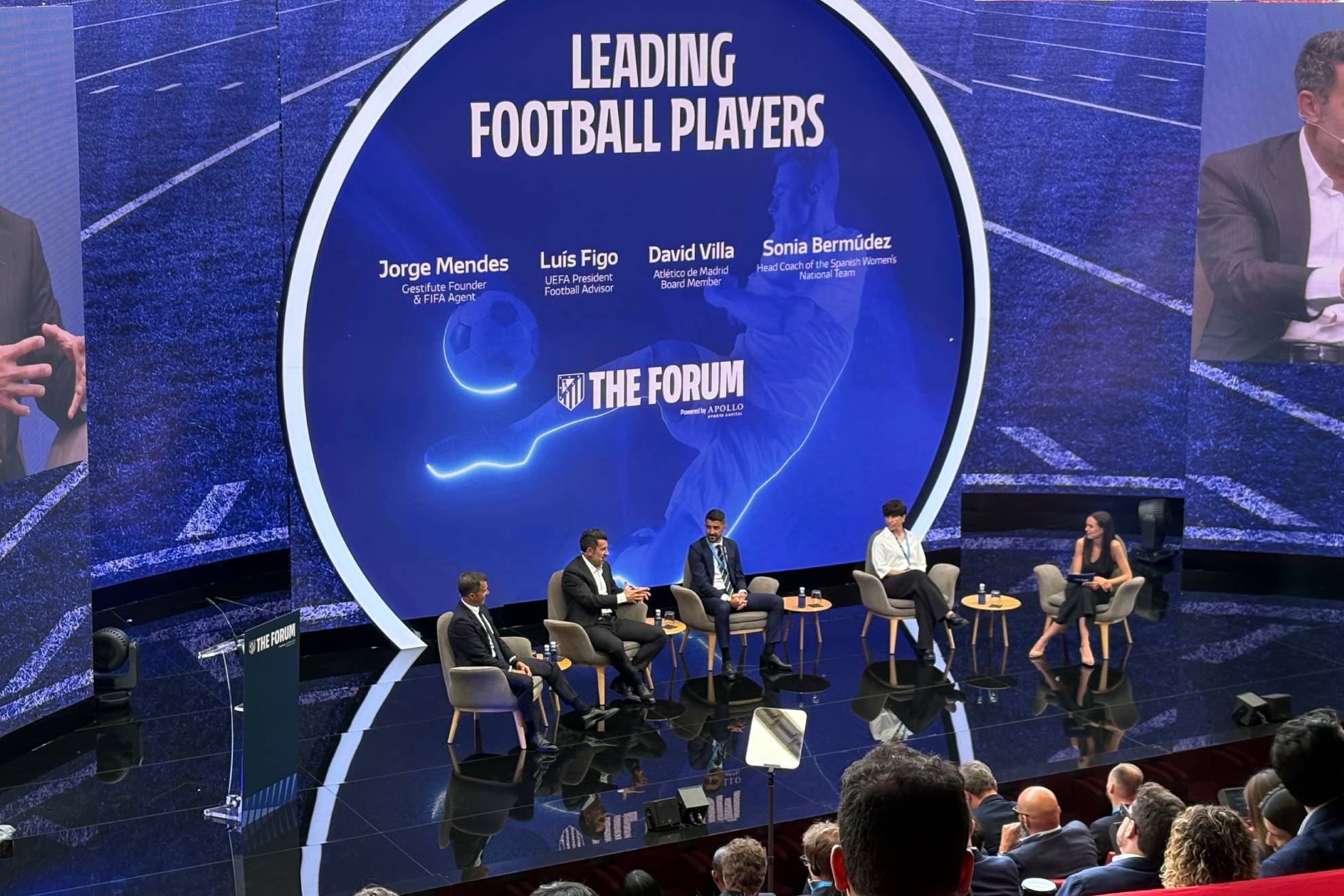 Mendes, Figo, Villa y Sonia Bermúdez, en el coloquio en The Forum.