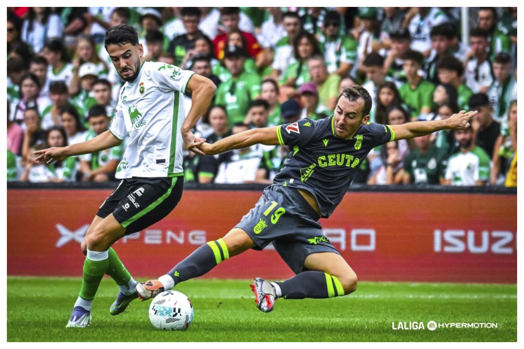 Andrés Martín y el ahora lesionado Rubén Díez, durante el partido en Santander