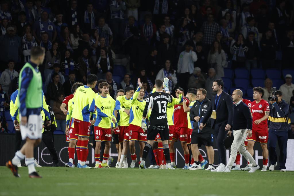 Los jugadores del Getafe celebran la victoria tras el partido de la jornada 33 de LaLiga ante la Real Sociedad.