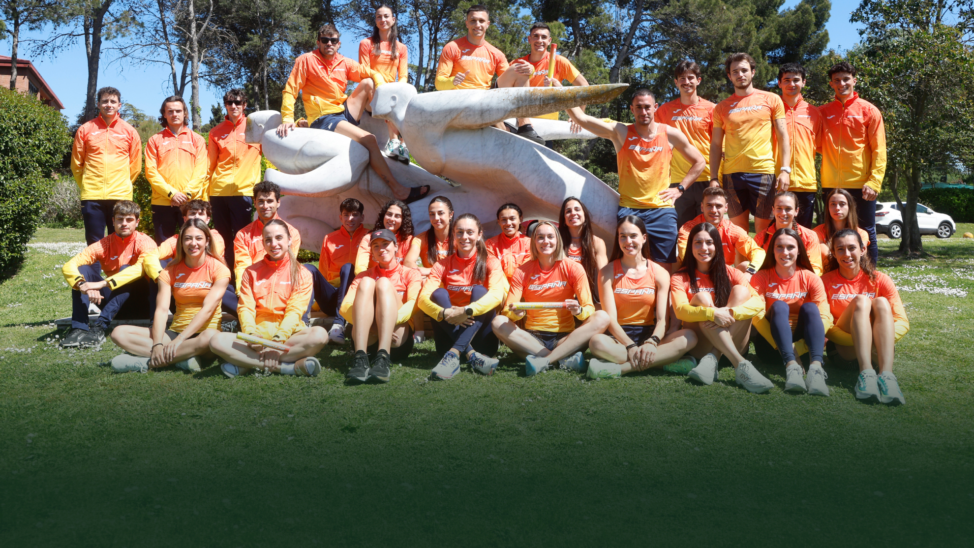 Los 32 relevistas españoles concentrados en el CAR de Sant Cugat que prepararon los World Relays de Gaborone.