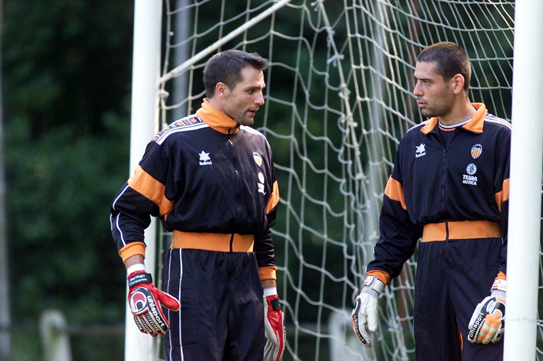 Cañizares y Palop charlan durante el entrenamiento sobre su primera temporada juntos.