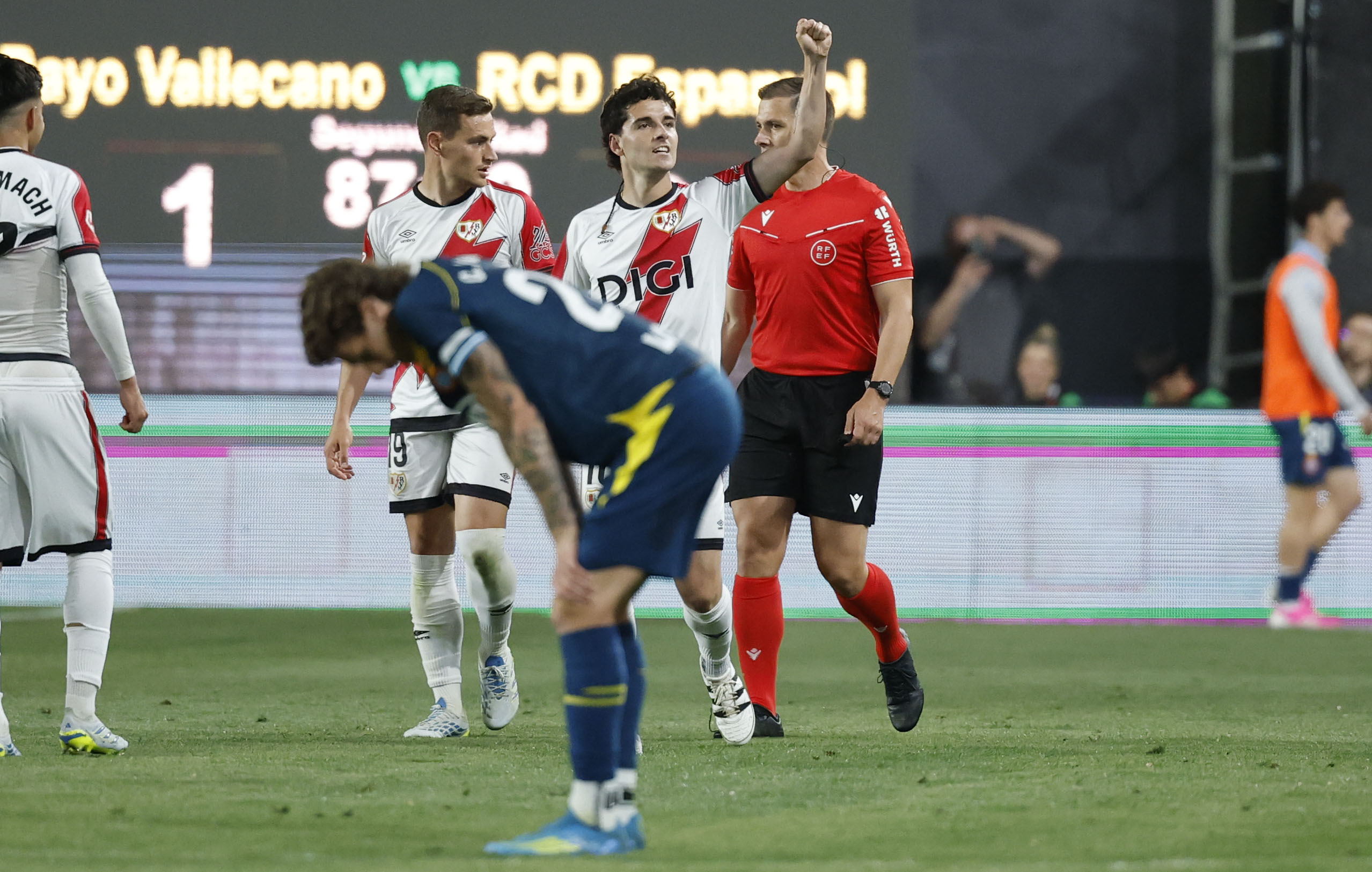 Camello, celebrando el gol de la victoria.