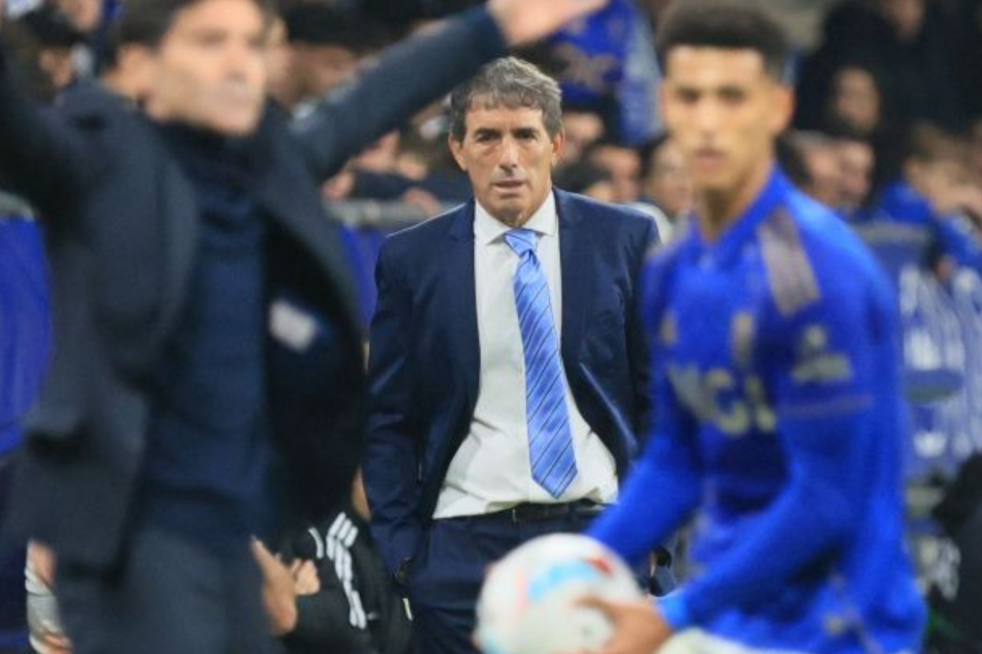 Almada, entrenador del Oviedo, en un momento del encuentro.