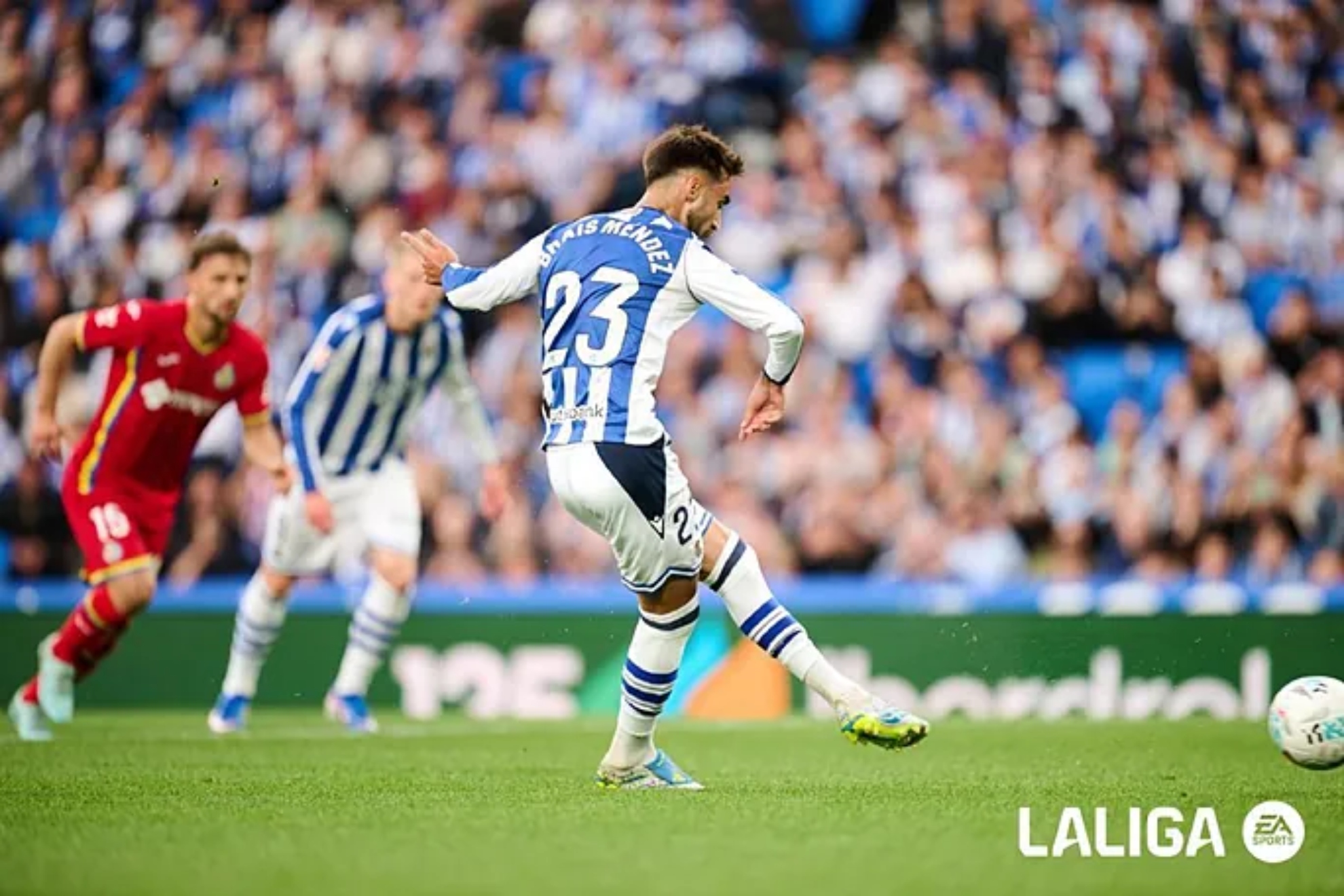 Brais Méndez lanza el penalti contra el Getafe que se le fue al palo.