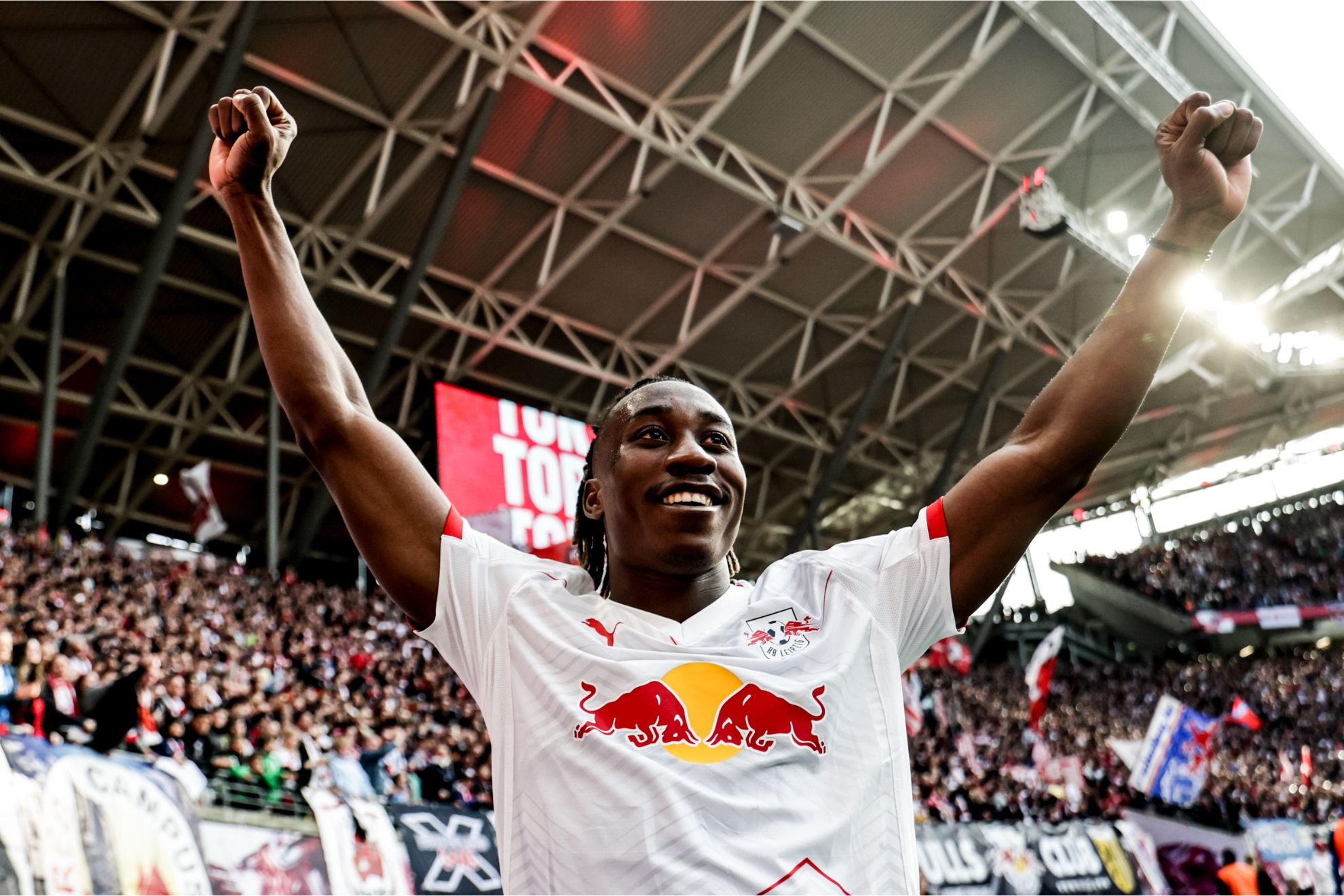 Diomandé celebra un gol con el Leipzig