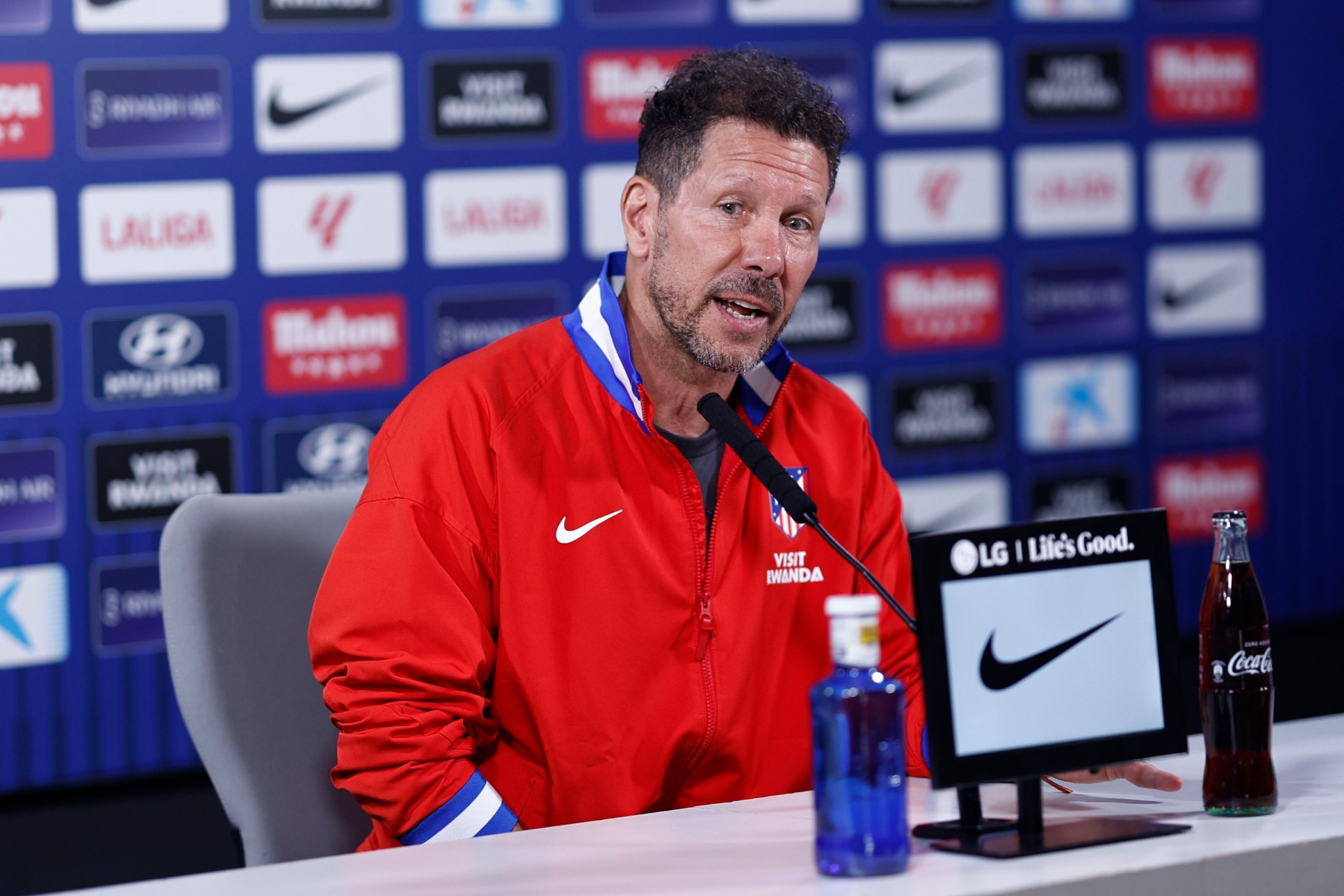 SIMEONE, EN LA RUEDA DE PRENSA.