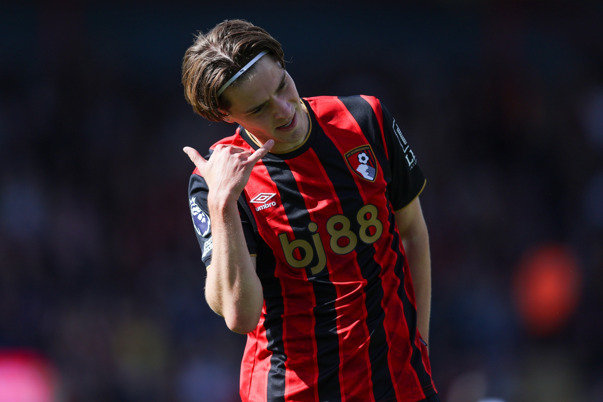 Alex Scott celebra un gol con el Bournemouth.