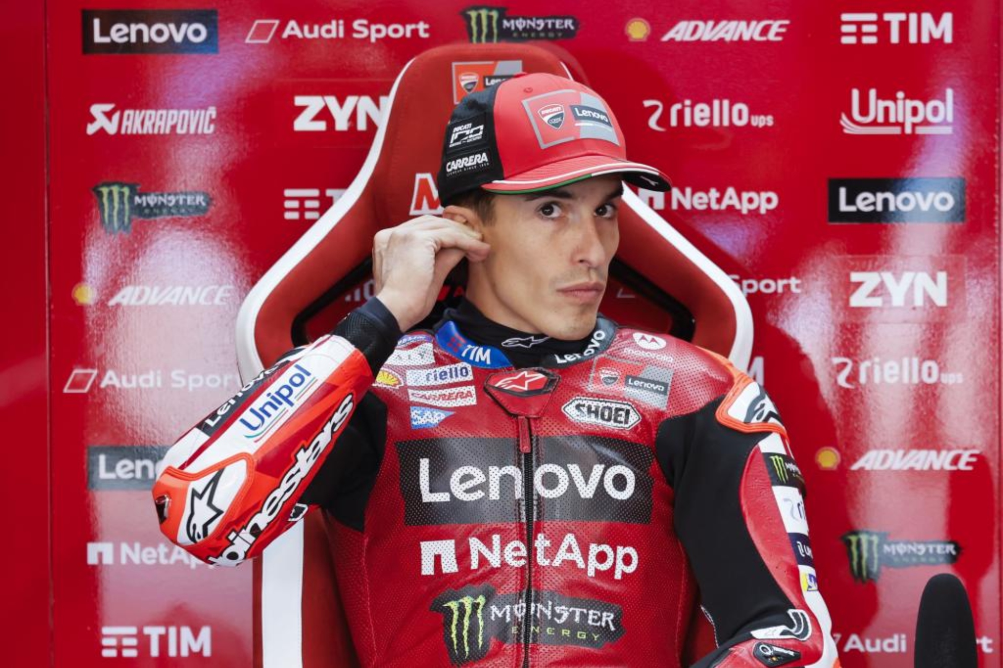 Marc Márquez, serio, en su box en Jerez.