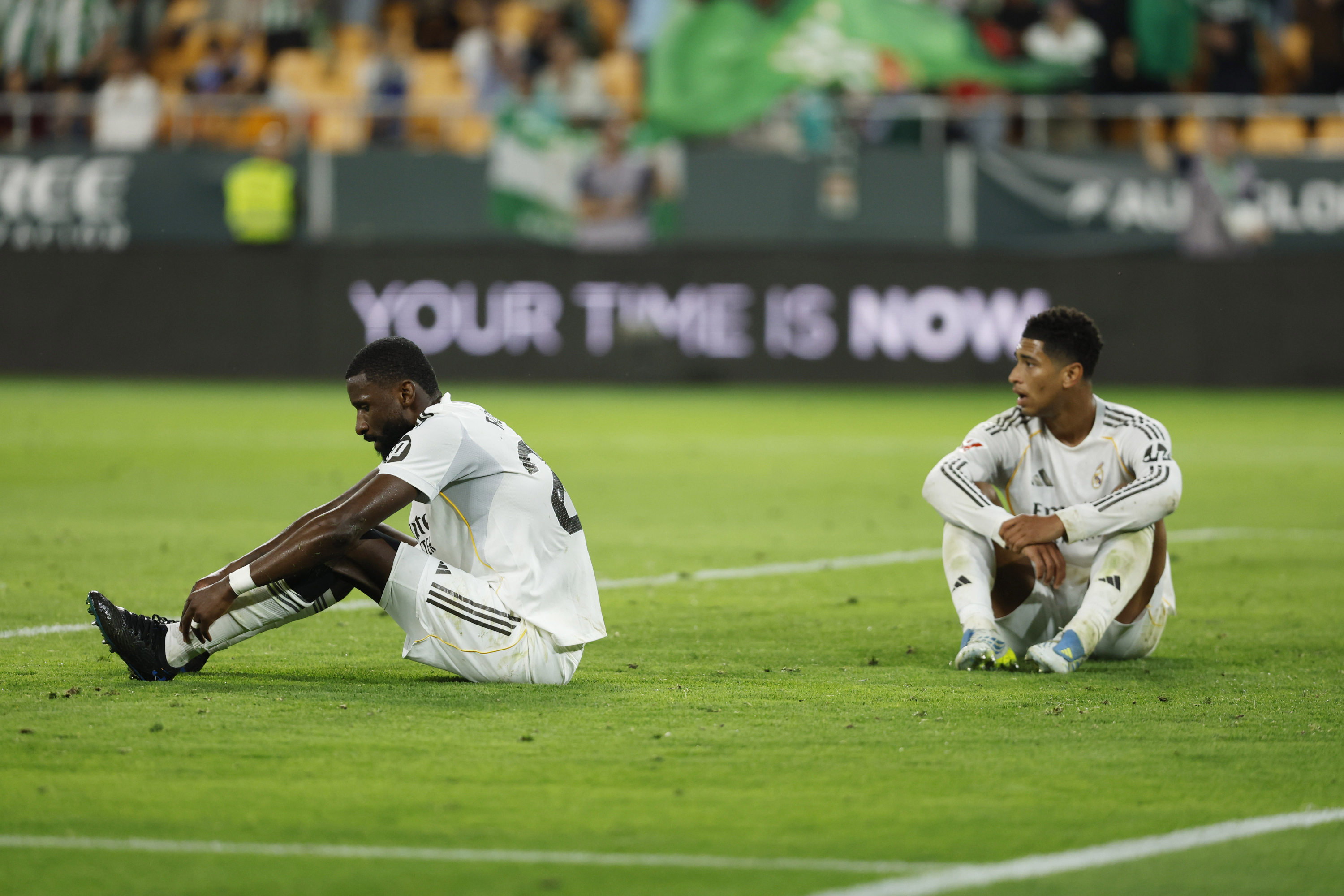 Rüdiger y Bellngham, abatidos en La Cartuja tras el empate del Betis ante el Madrid en la última jugada.