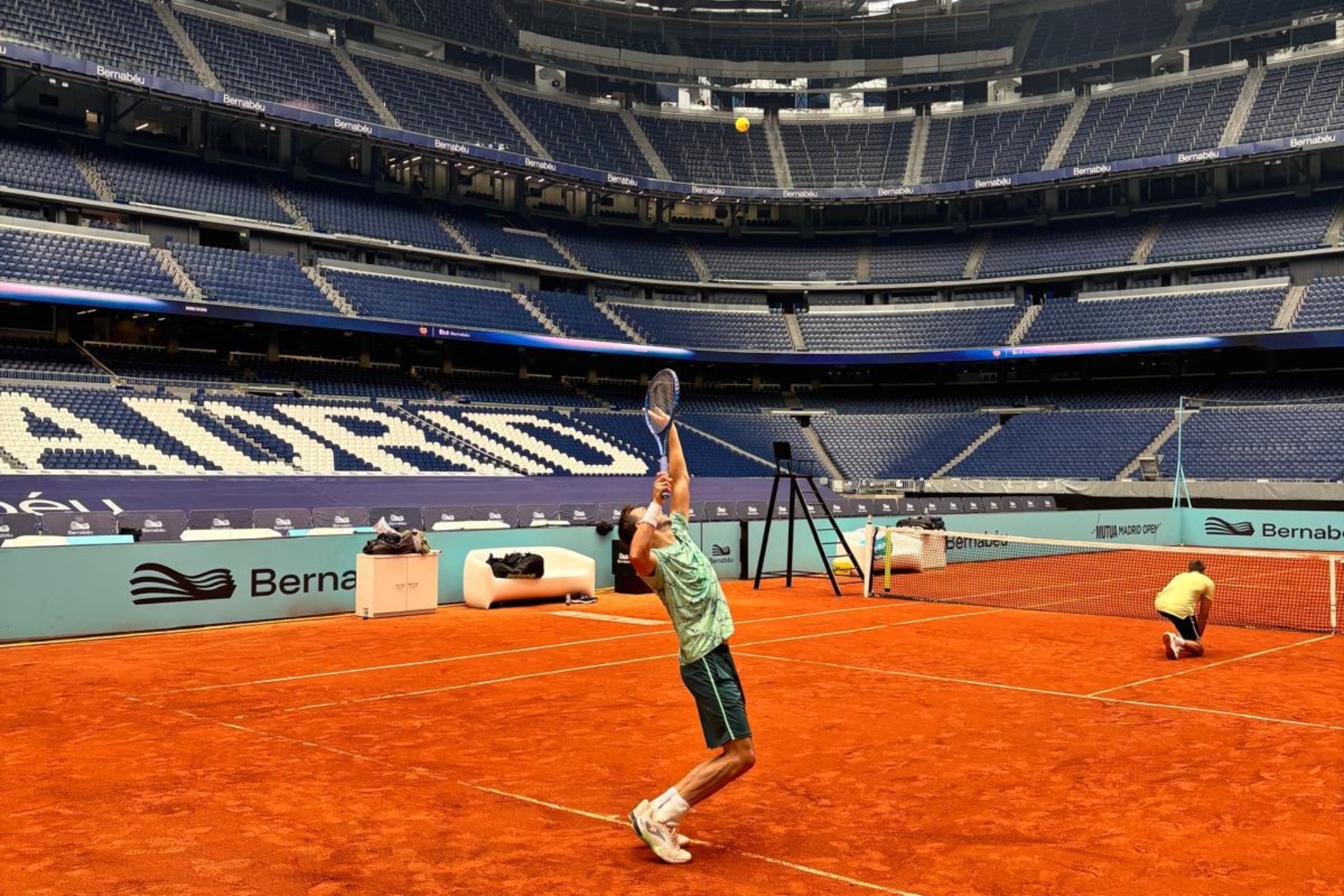 Granollers, en el momento de sacar en el Bernabéu.