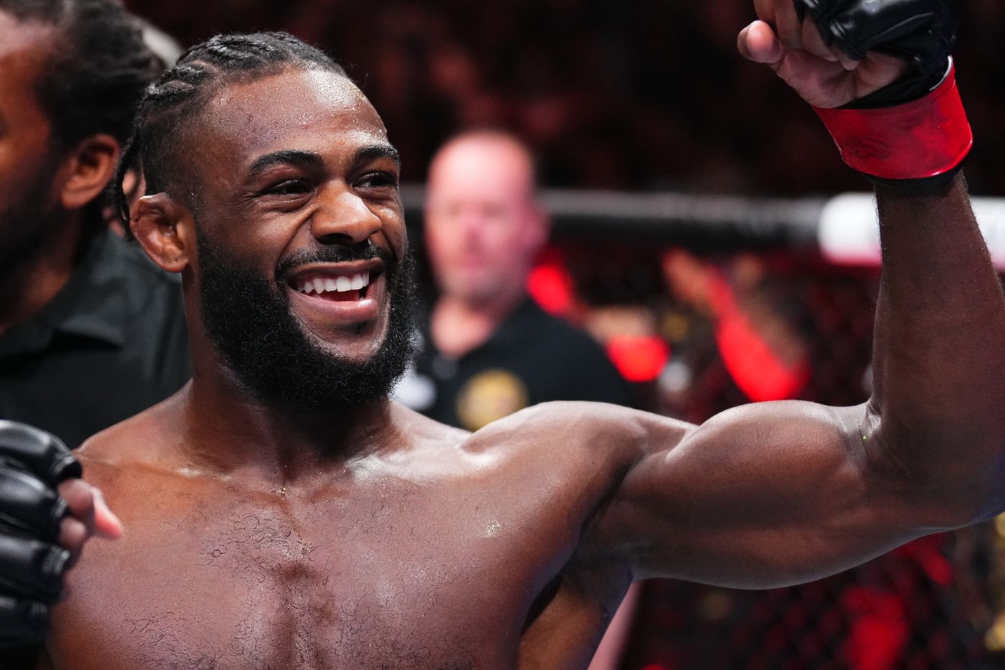 Aljamain Sterling durante un combate en la UFC.