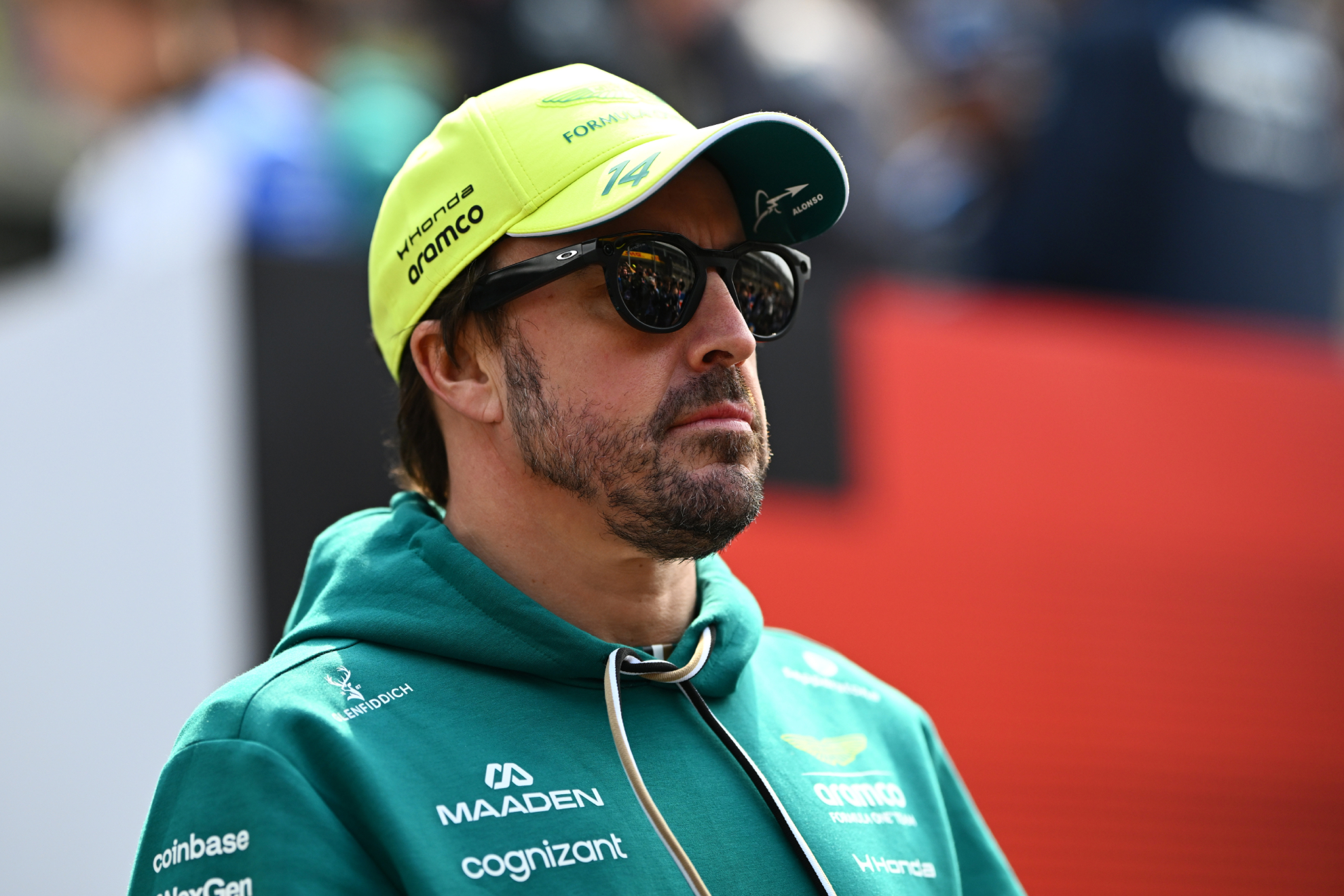 Alonso, con cara seria.