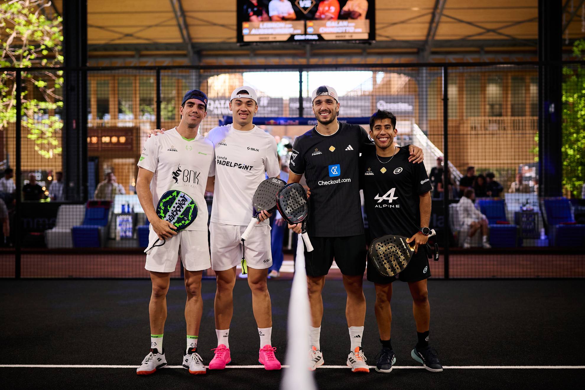 Juan Lebrón, Leo Augsburger, Ale Galán y Fede Chingotto, antes del partido de semifinales de Bruselas P2.
