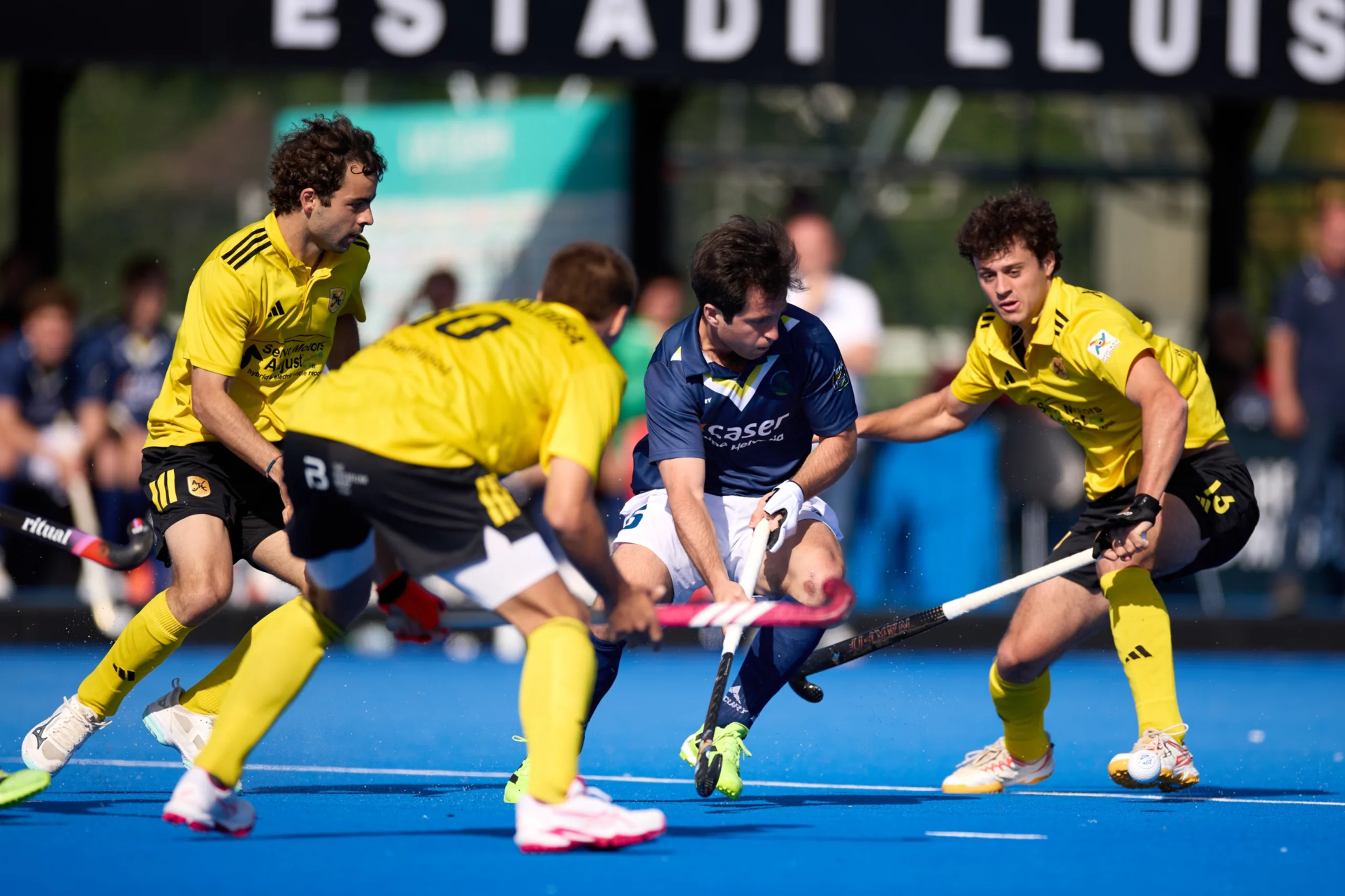 Una jugada del Atletic Terrasa contra el Club de Campo Villa.