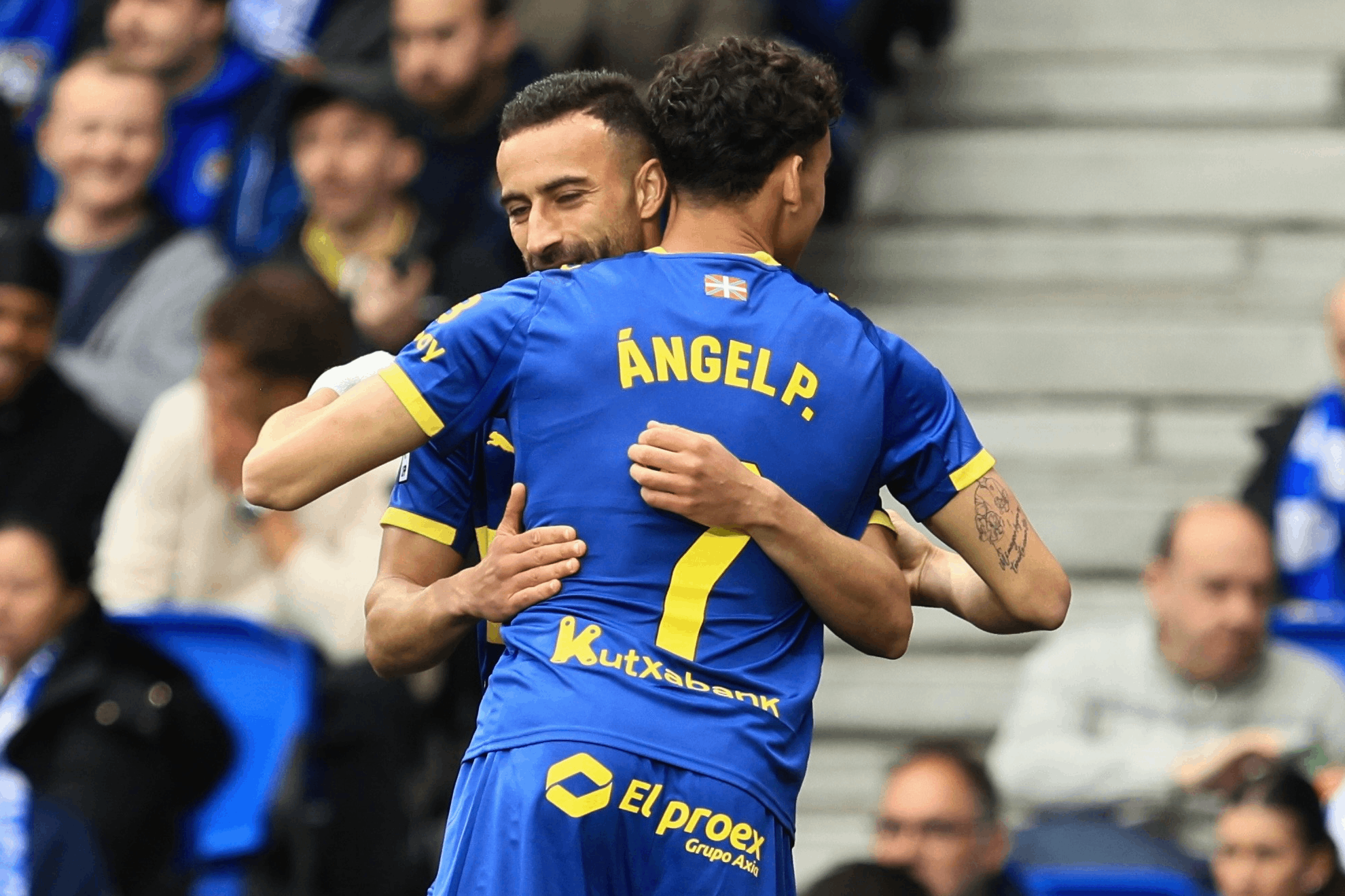 Ángel Pérez celebrando un gol del Alavés