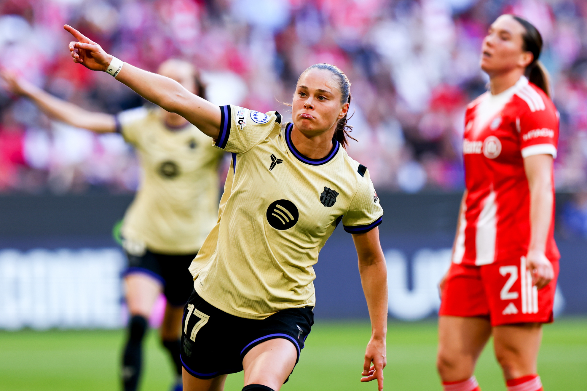 Ewa Pajor celebra un gol ante el Bayern en el Allianz Arena