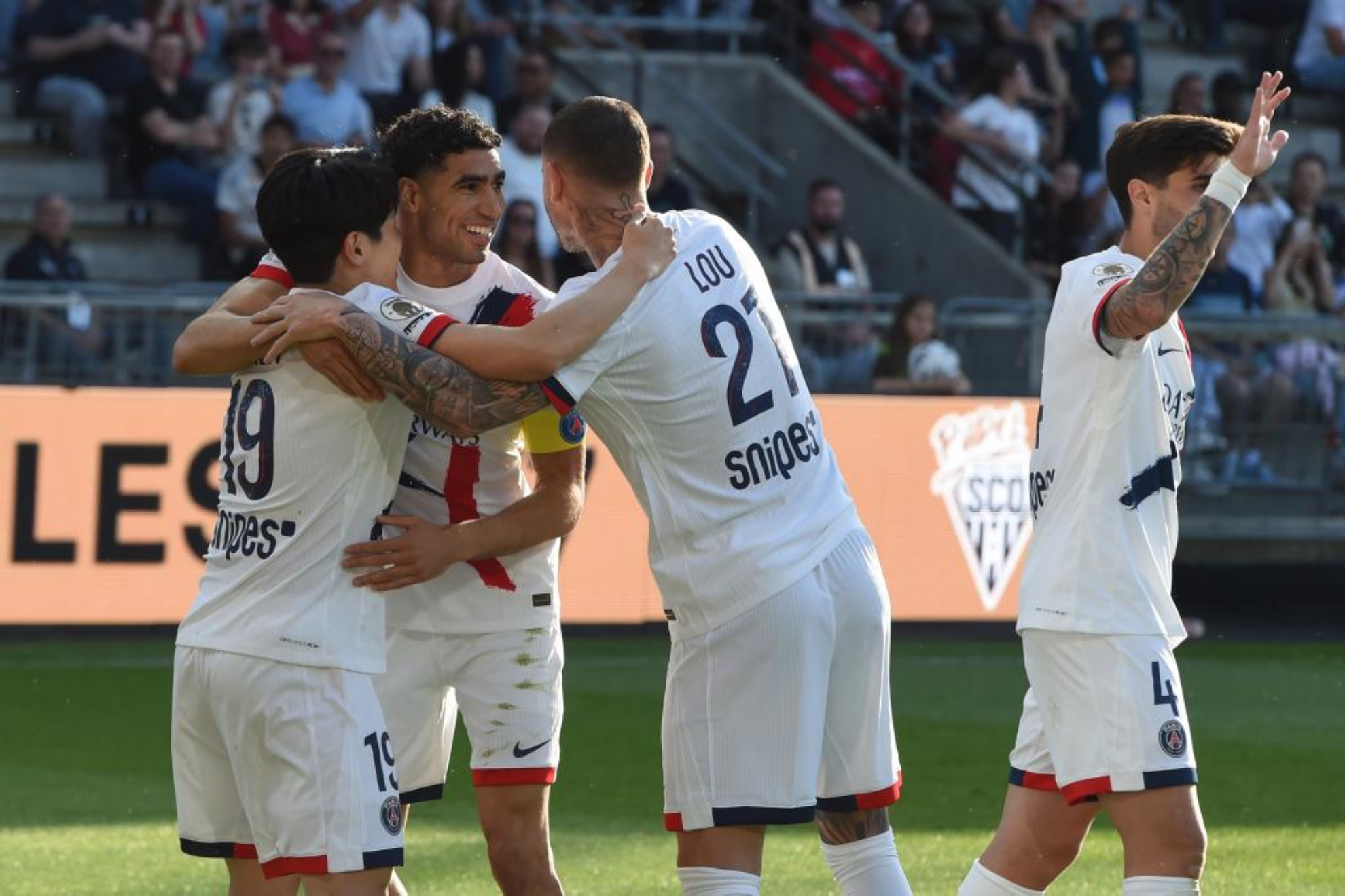 Psg celebrando el primer gol.