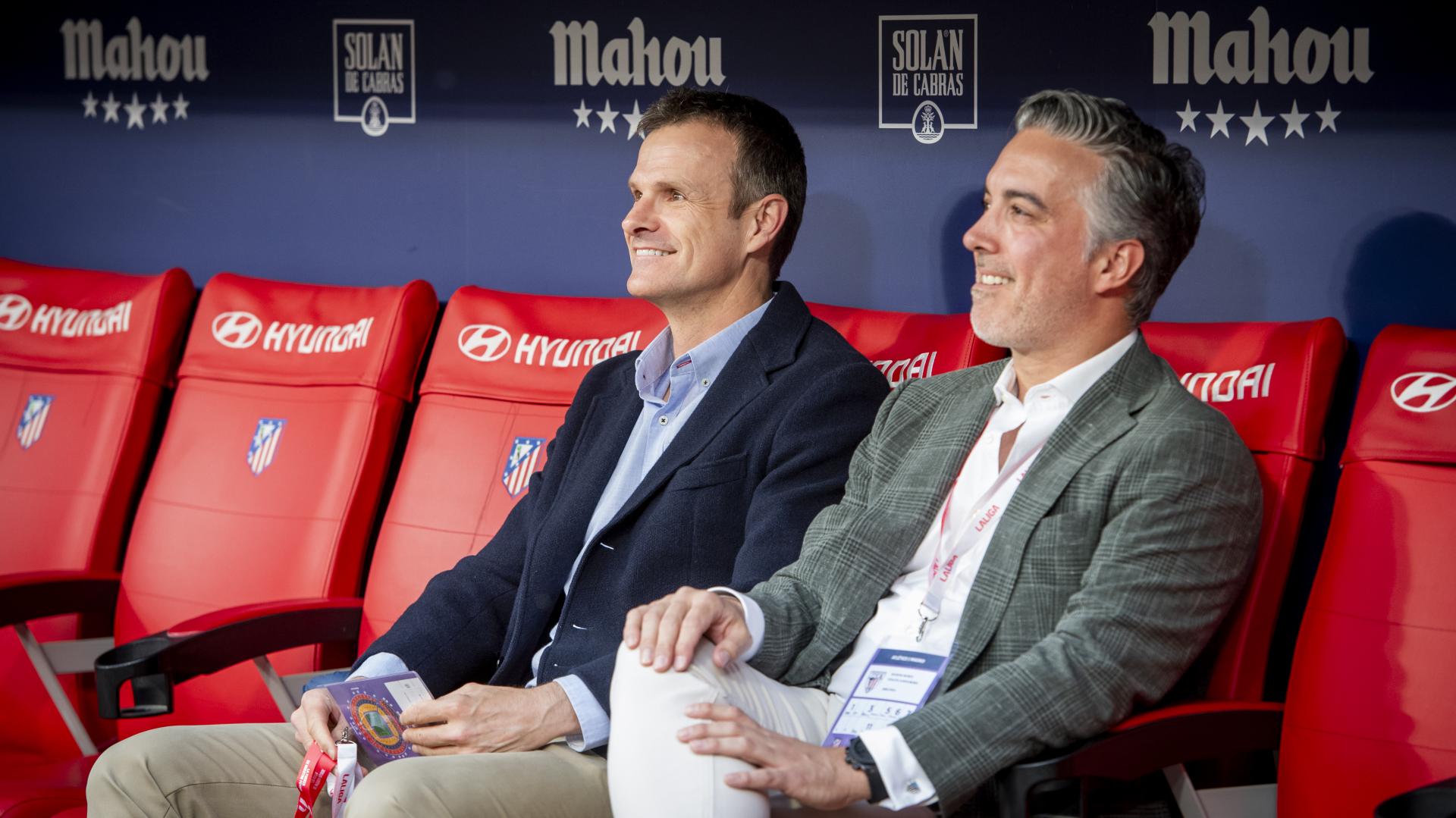 Uriarte, sentado en uno de los banquillos del Metropolitano.