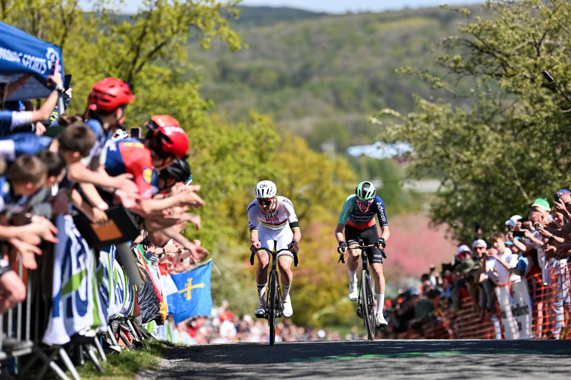 Tadej Pogacar y Paul Seixas, en Lieja.