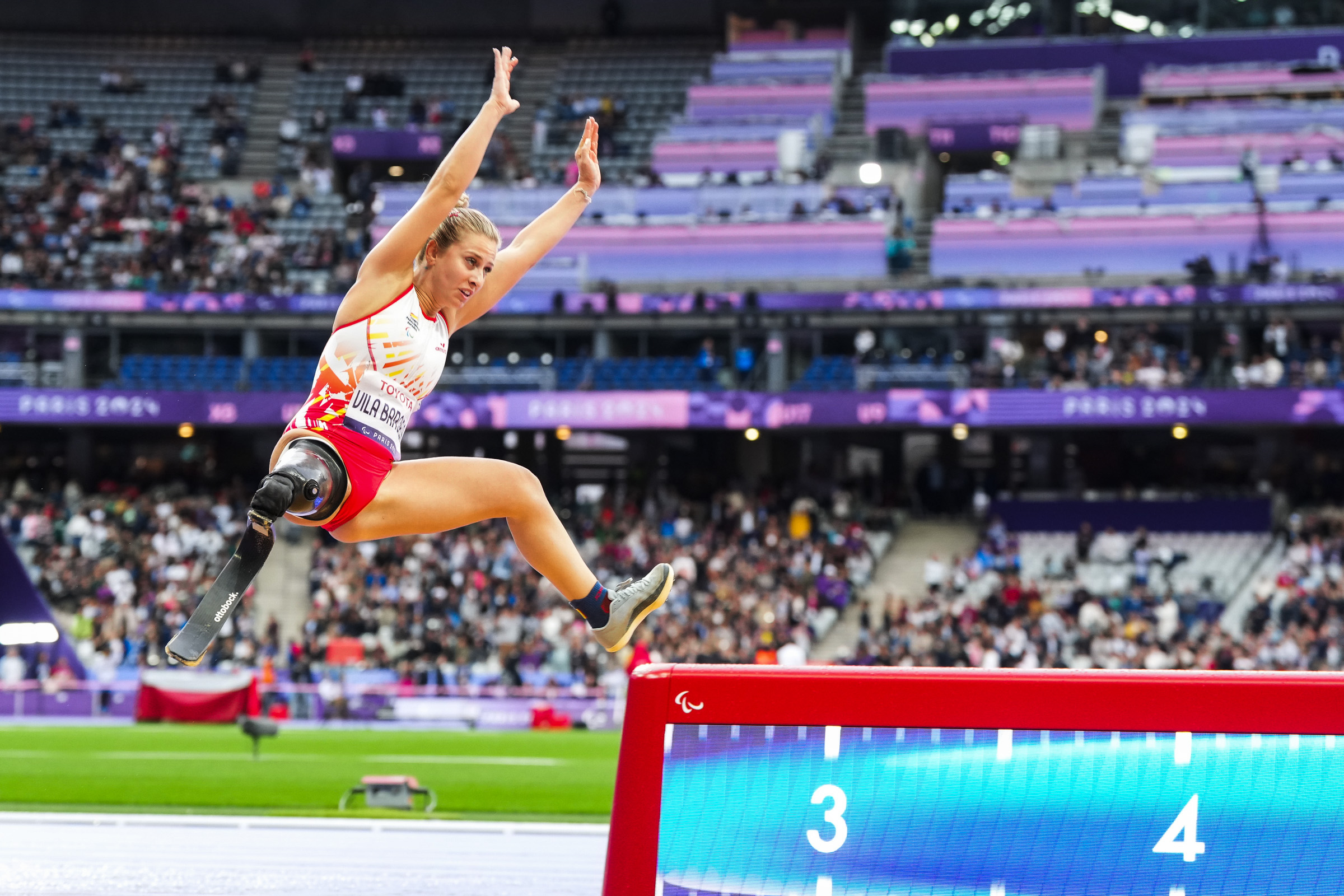 Desirée Vila in the F11 long jump competition in Paris 2024.