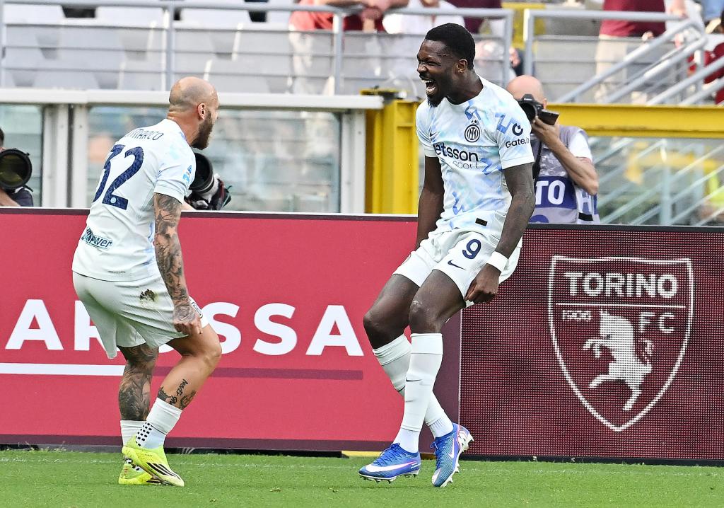 Turin (Italy), 26/04/2026.- Inter Milan forward Marcus Thuram (R) celebrates with teammate Federico Dimarco after scoring during the Italian Serie A match between Torino FC and Inter Milan at the Olimpico Grande Torino Stadium in Turin, Italy, 26 April 2026. (Italia) EFE/EPA/ALESSANDRO DI MARCO