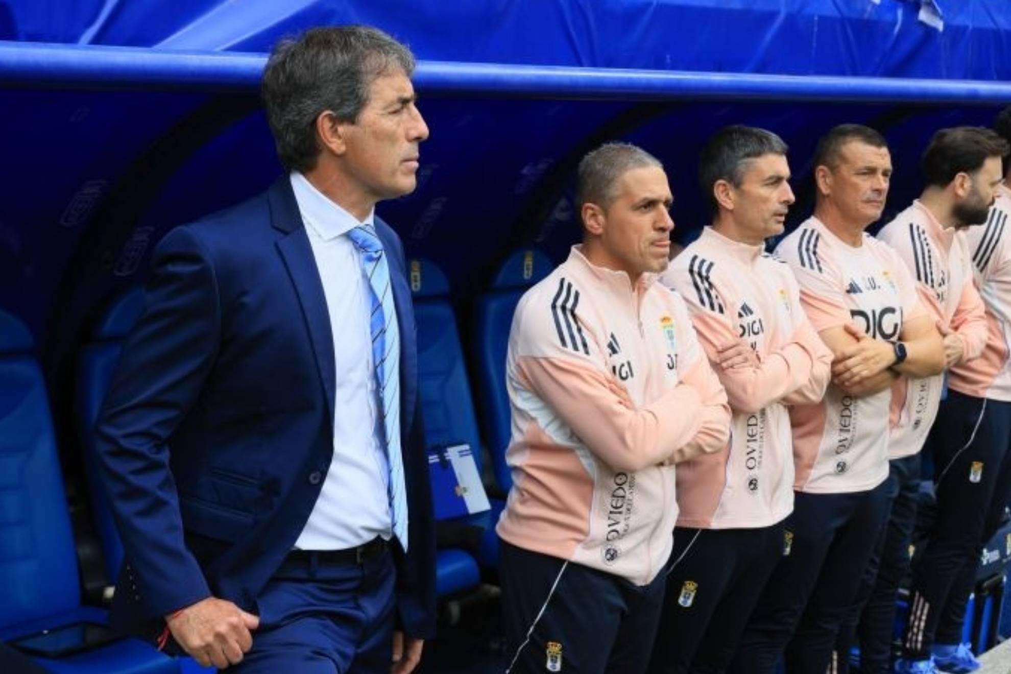 Guillermo Almada, técnico del Oviedo, antes del partido ante el Elche.