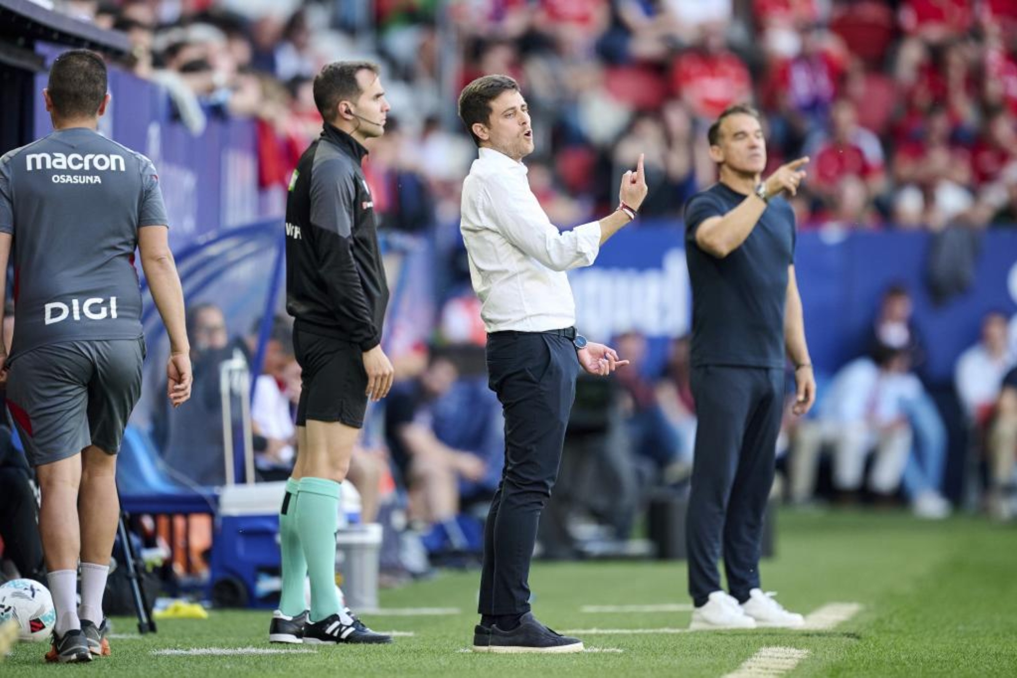 Lisci, entrenador de Osasuna, en un momento del encuentro ante el Sevilla.