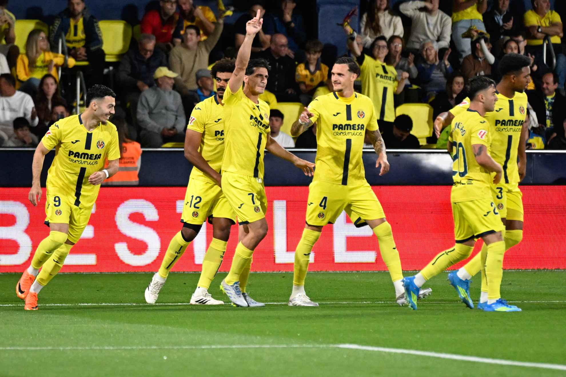 Los jugadores del Villarreal celebran uno de los goles ante el Celta