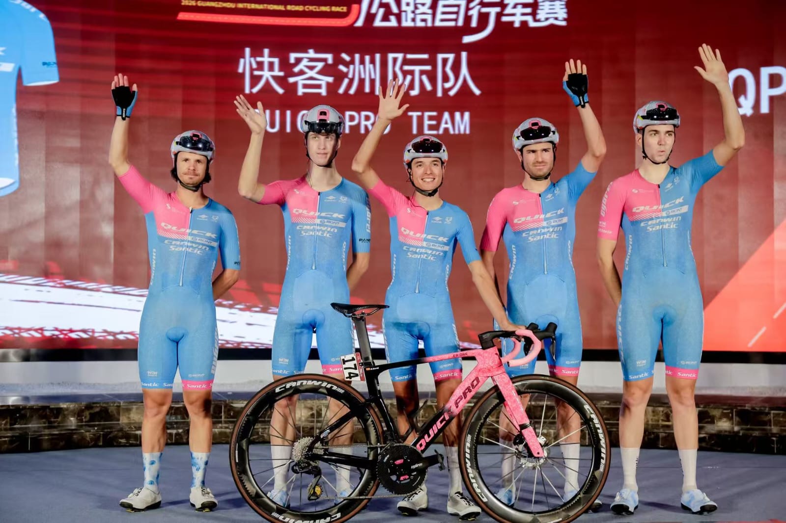 David Delgado, con el equipo Quick Pro.