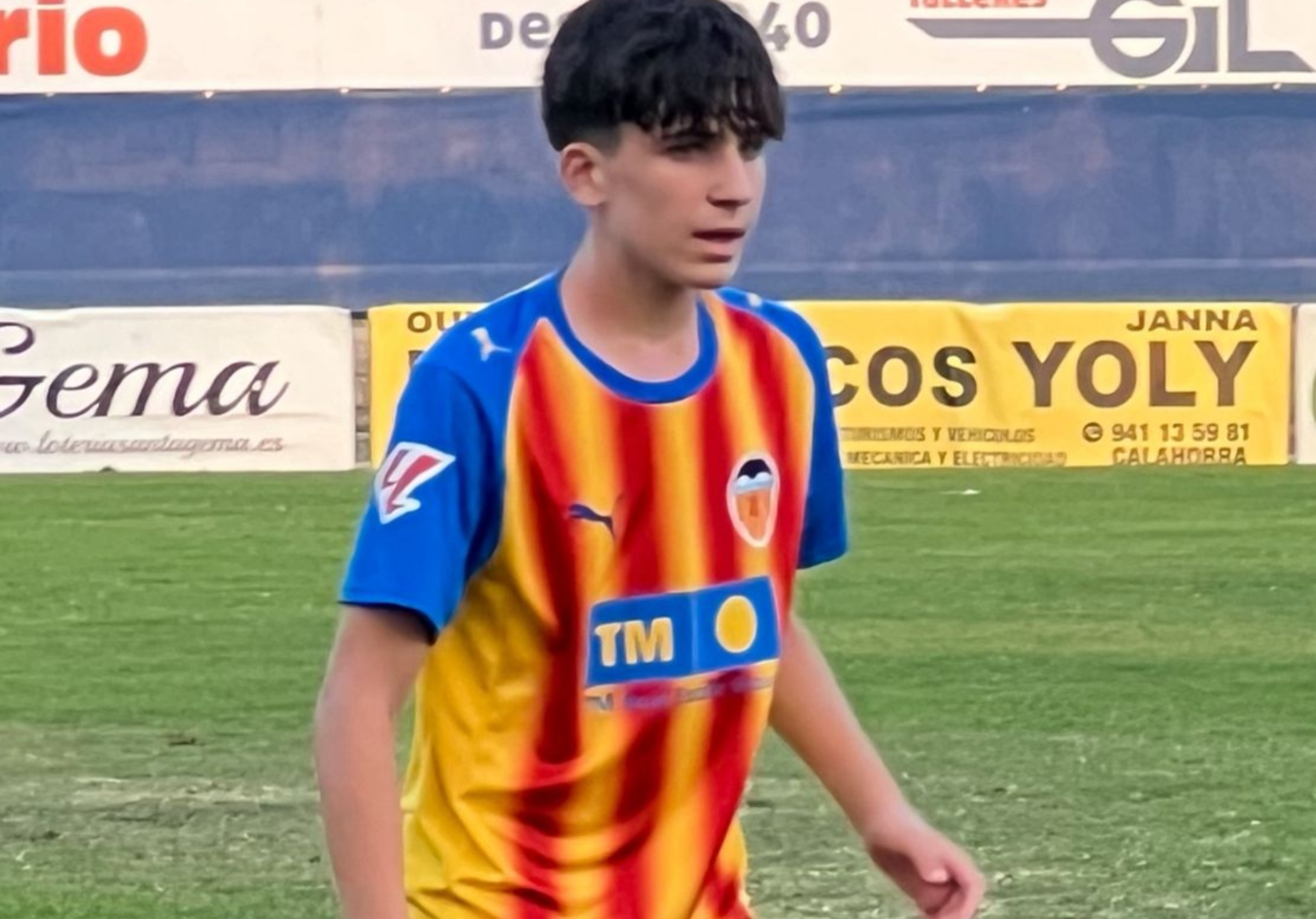 Enzo Pacha, en un partido con el Valencia.