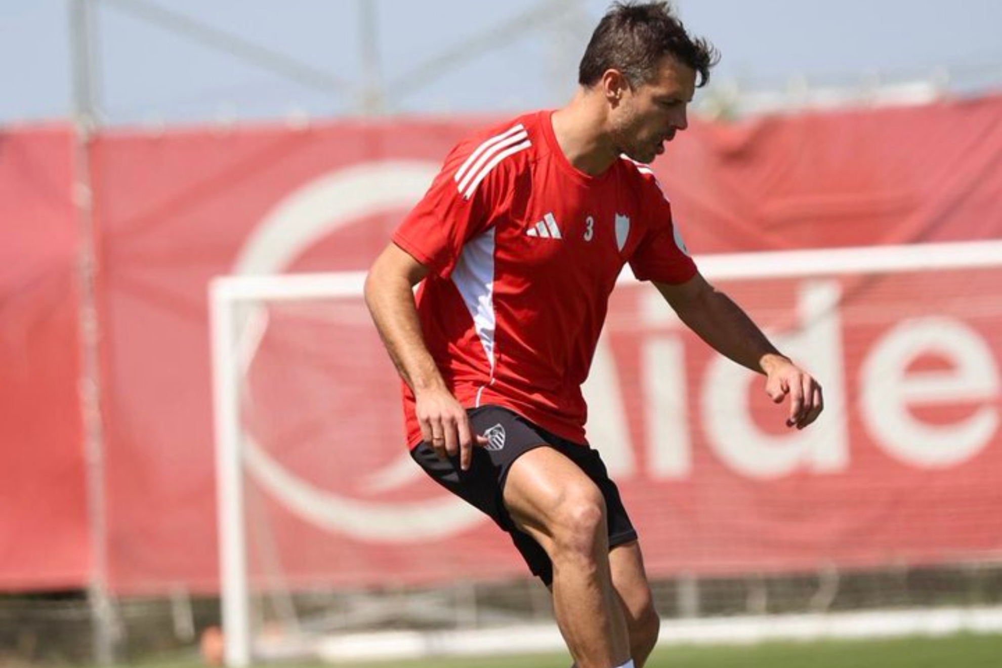 Azpilicueta entrenando con el Sevilla.