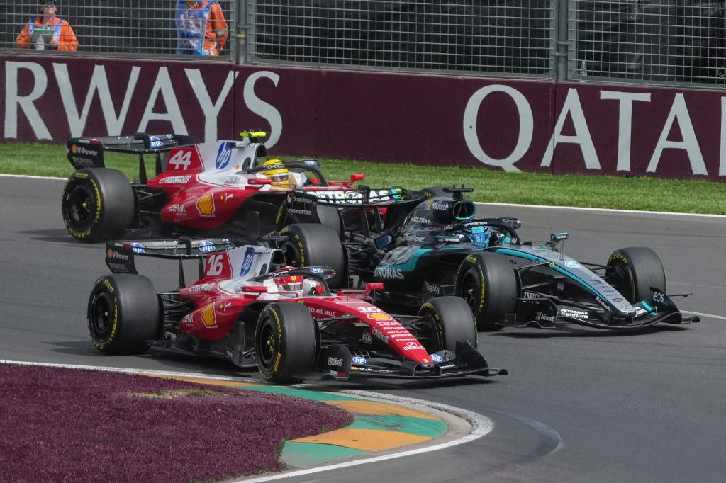 Leclerc, Russell y Antonelli, juntos en el inicio del GP de Australia 2026.