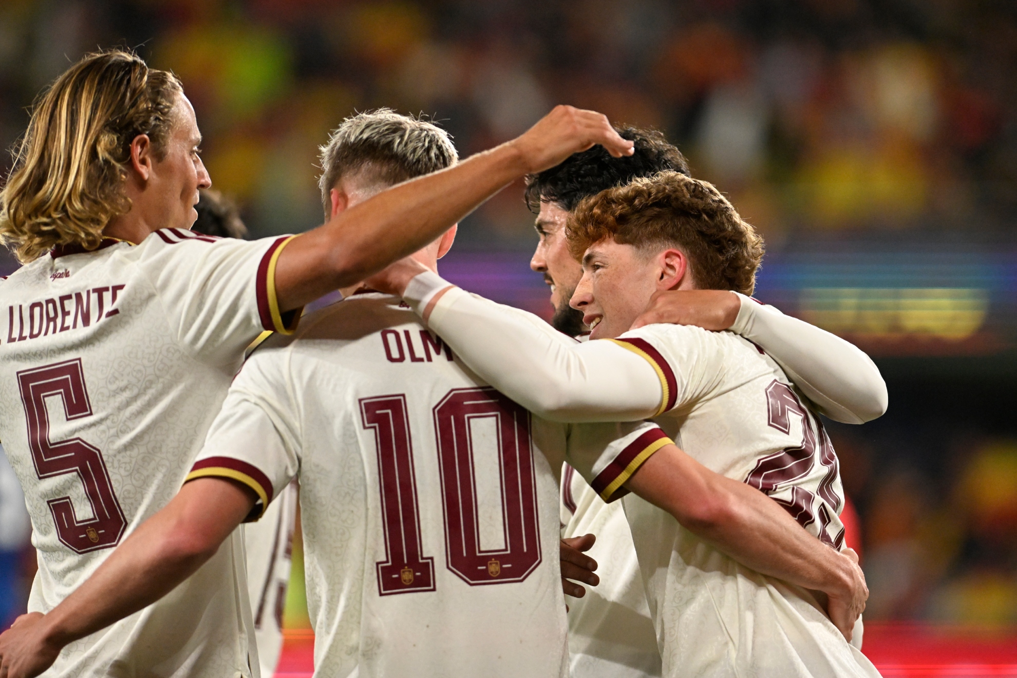 Los jugadores de la Selección Española el gol de Víctor Muñoz ante Serbia