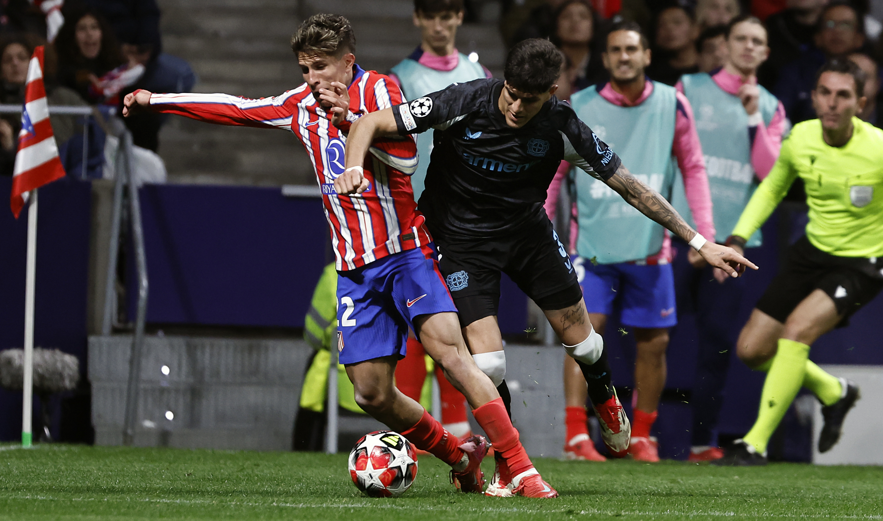 Hincapié played against Atlético de Madrid during his time with Bayer Leverkusen.