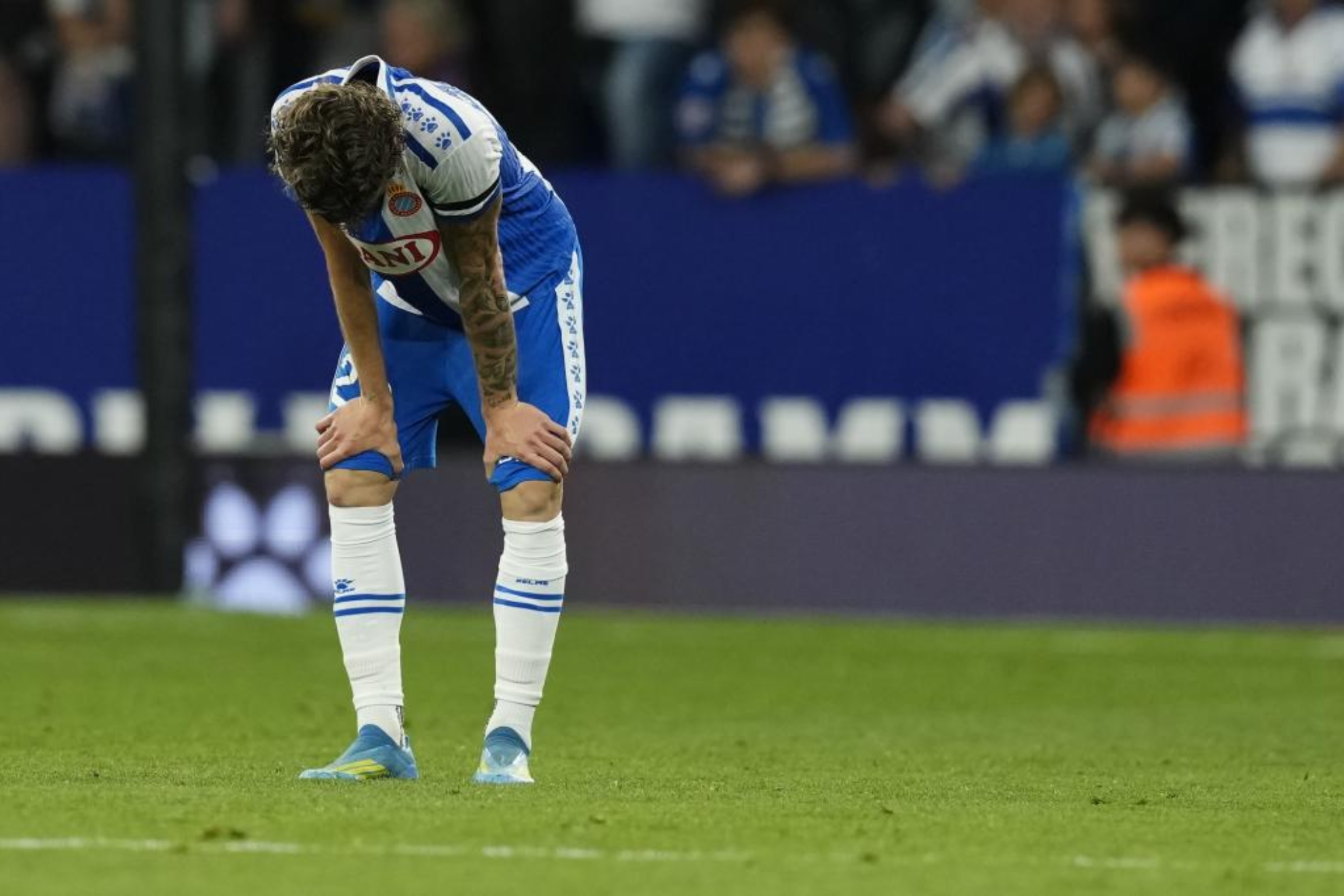 Carlos Romero se lamenta al final del partido.