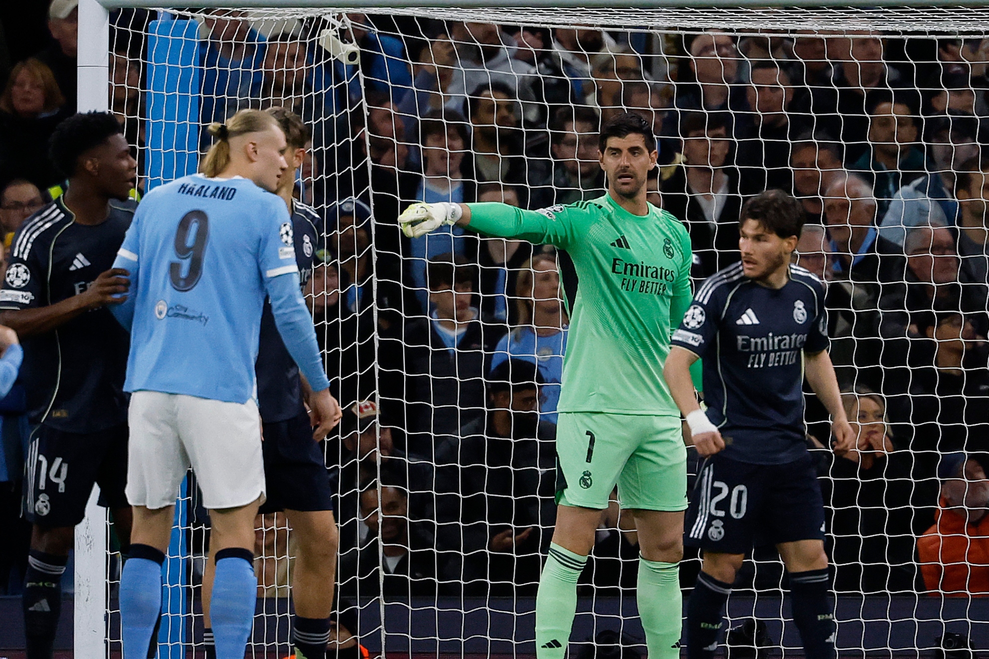 Courtois, en el partido ante el City en el que se lesionó.