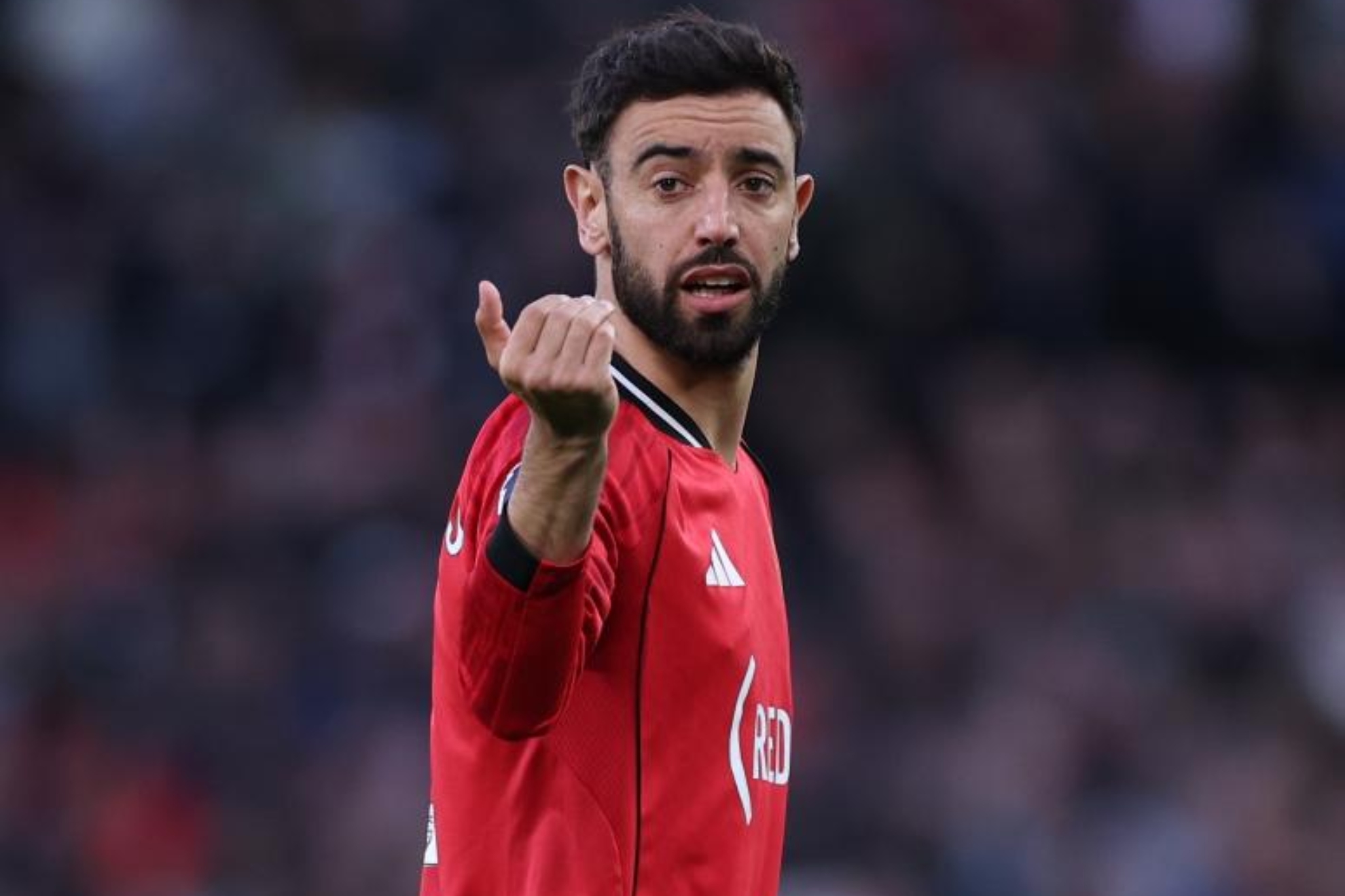 Bruno Fernandes se codea con Henry y De Bruyne mientras Old Trafford corea por Casemiro — image 5