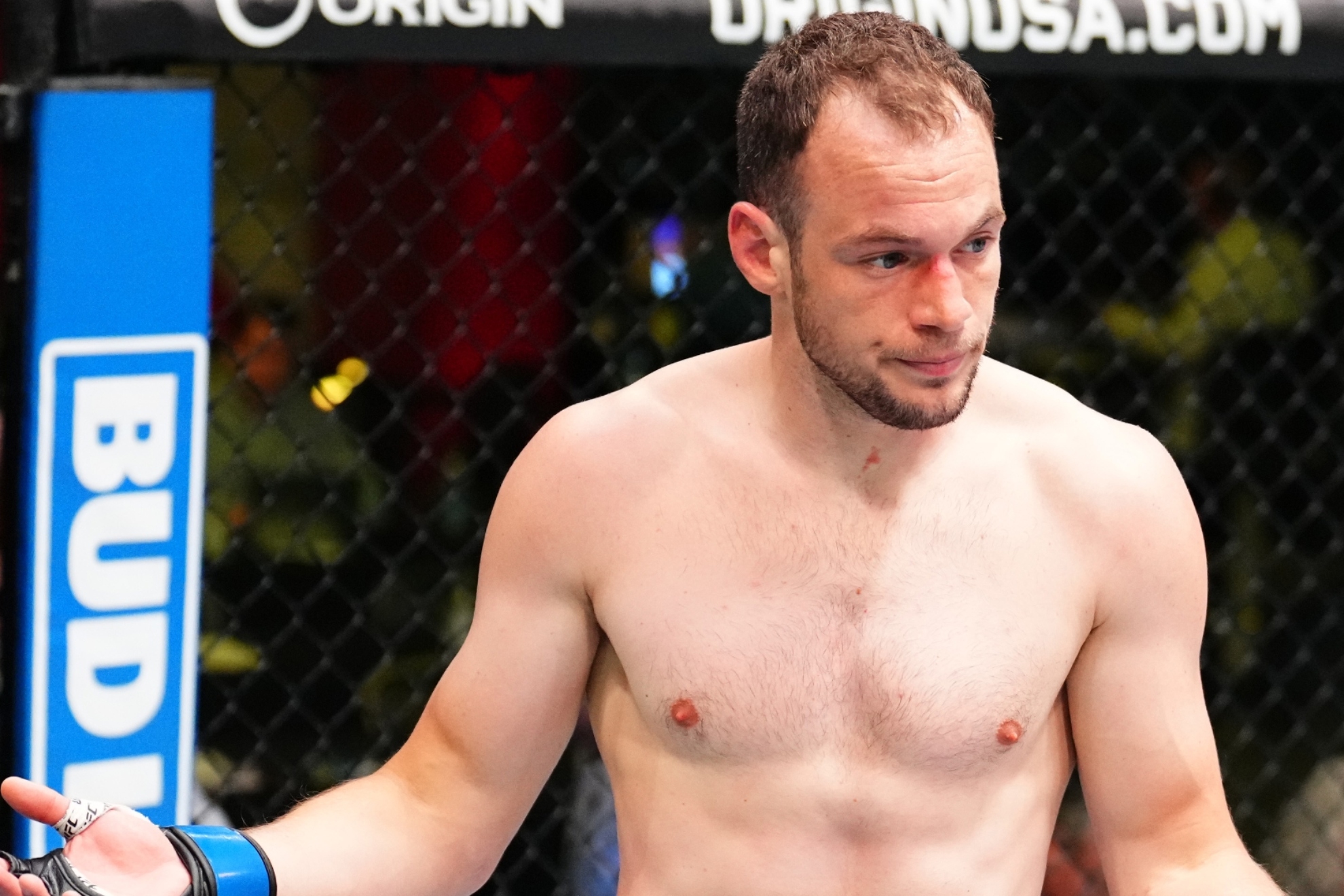 Uros Medic durante un combate en la UFC.