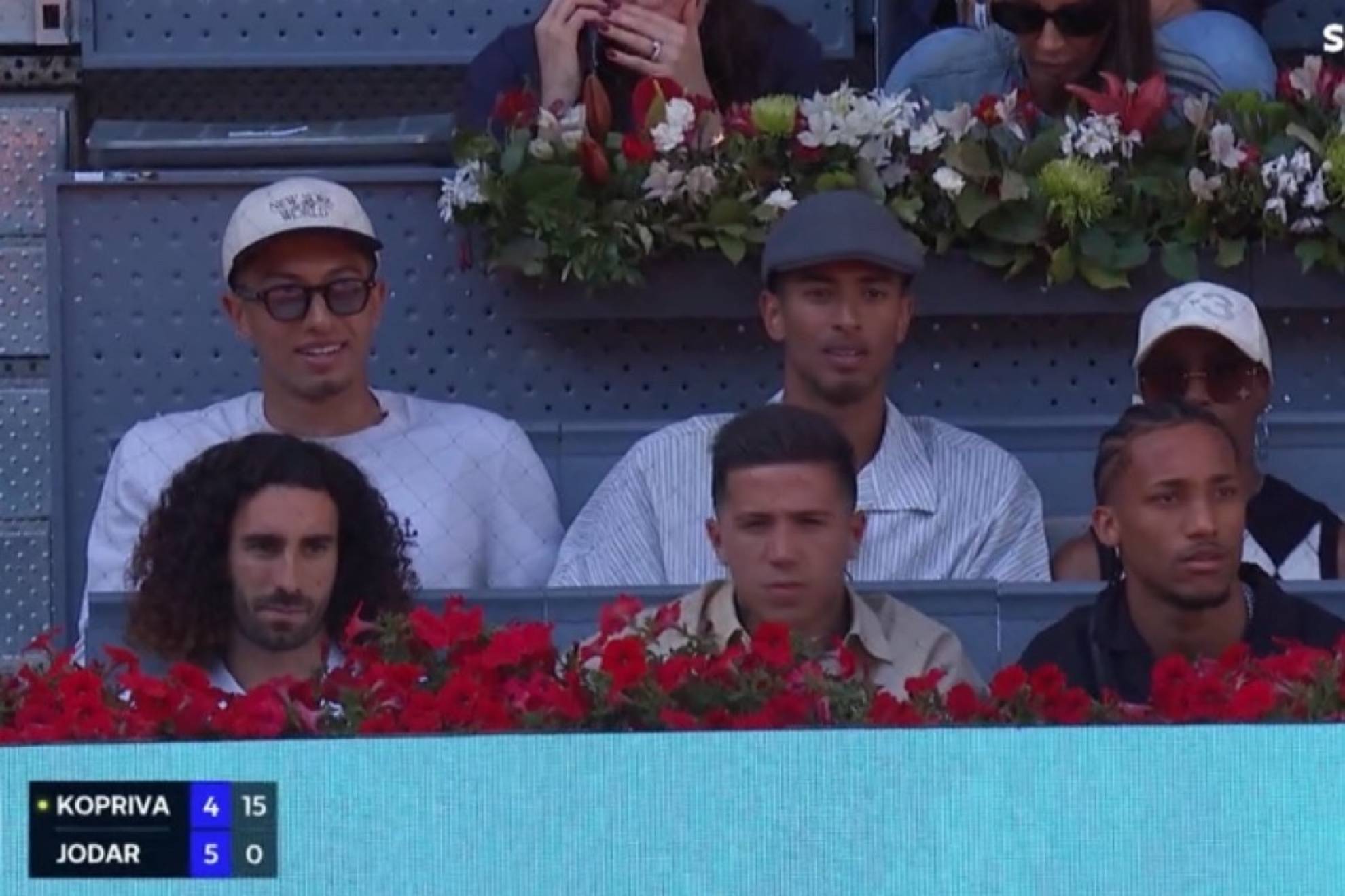 Jude y Jobe Bellingham con Enzo y Cucurella en Madrid.