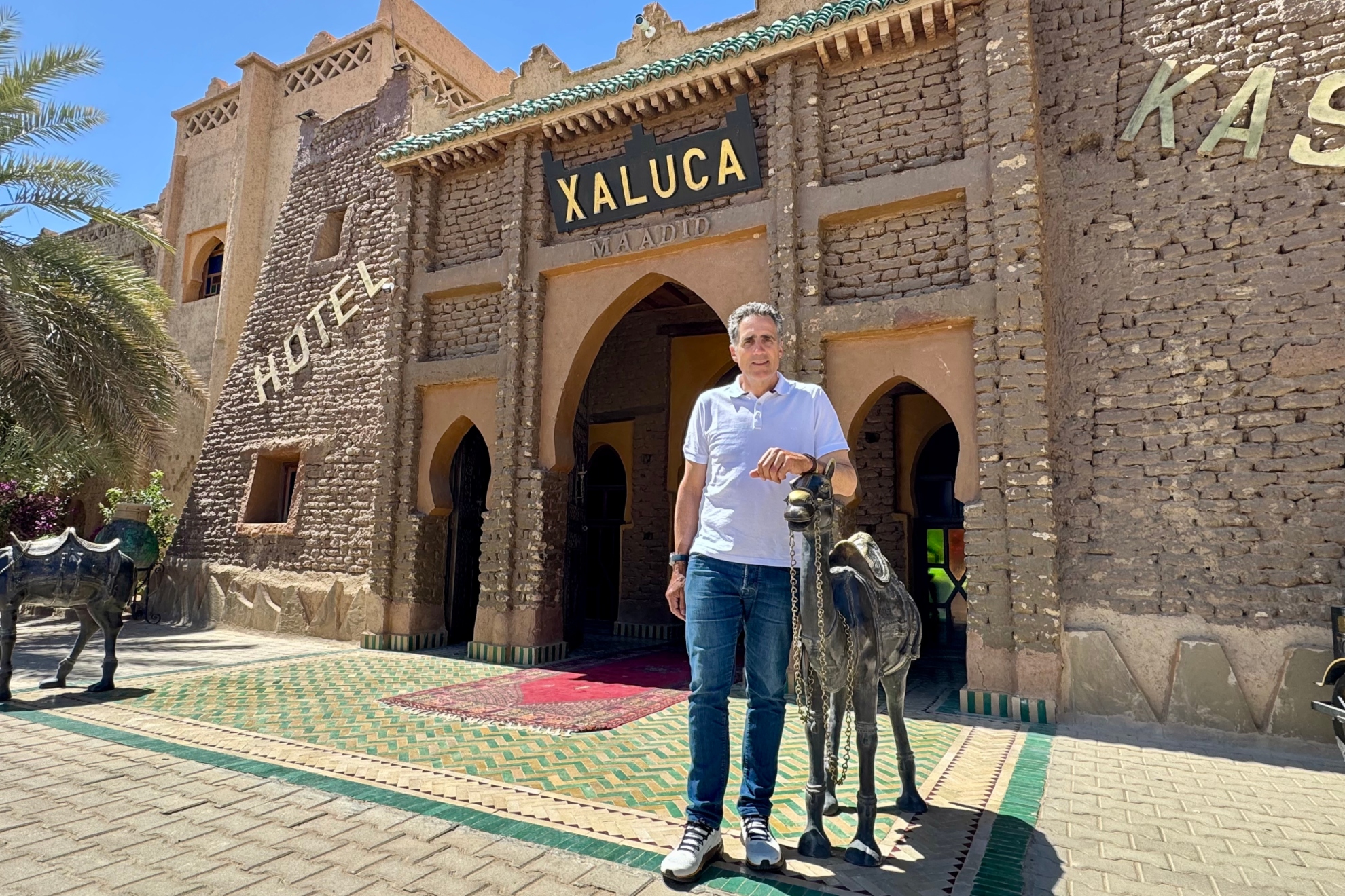 Miguel Indurain posa en la Titan Desert