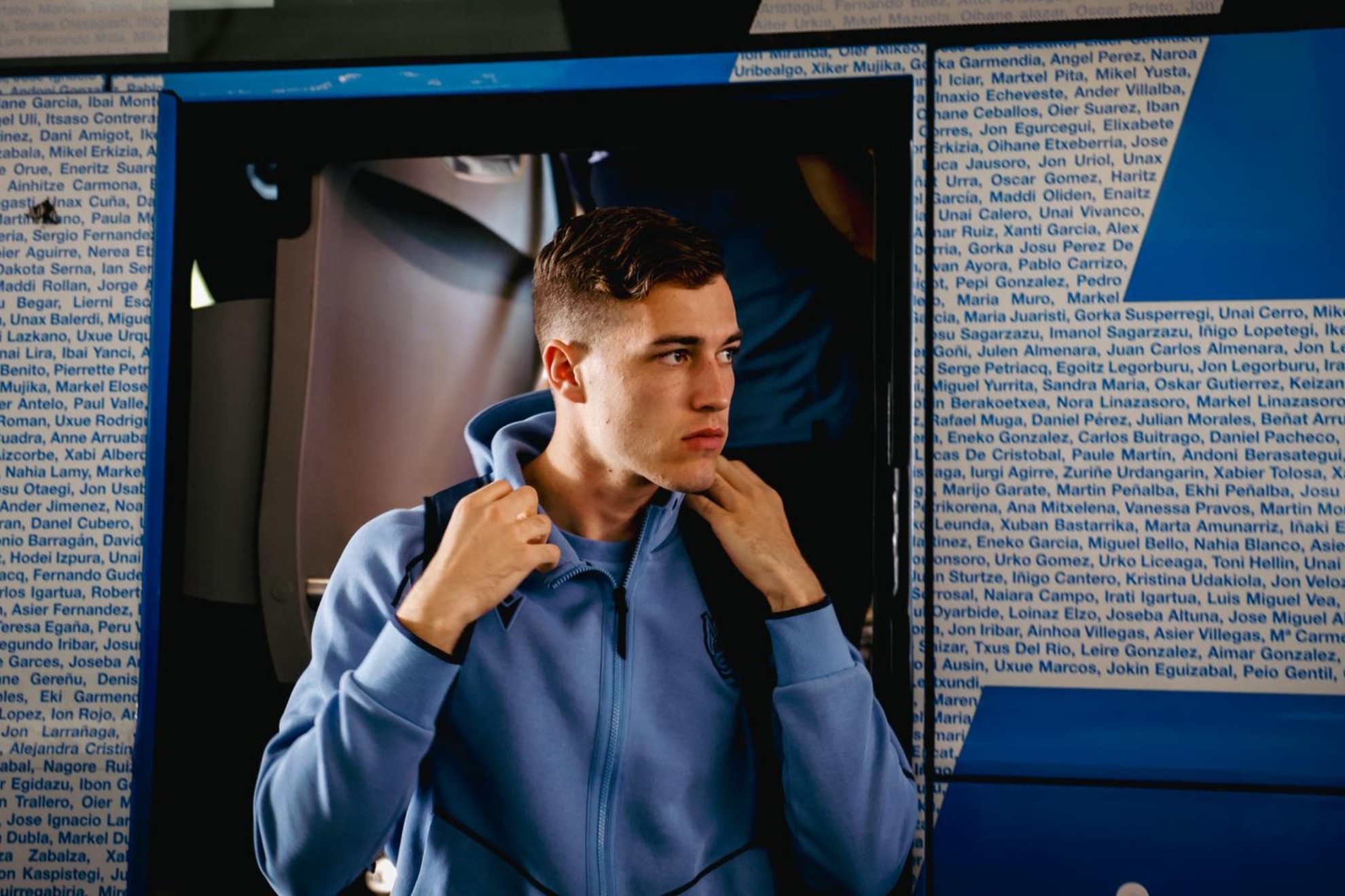 Luka Sucic baja del autobús antes de la final de la Copa.