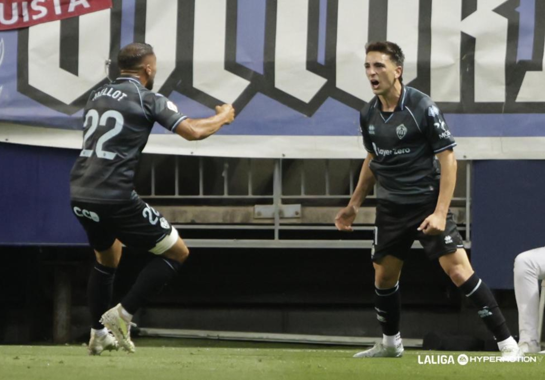 Calatrava celebra uno de sus tres goles que hizo al Málaga.