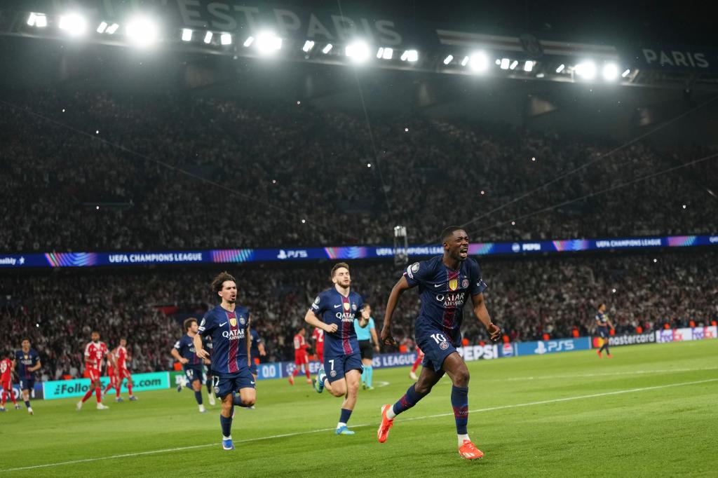 Ousmane Dembélé celebrando el tercer gol del PSG ante el Bayern&nbsp;(AP Photo/Aurelien Morissard)