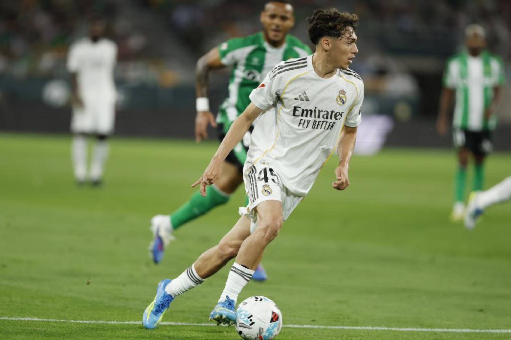 Thiago Pitarch, en el Betis-Real Madrid de la última jornada de Liga.